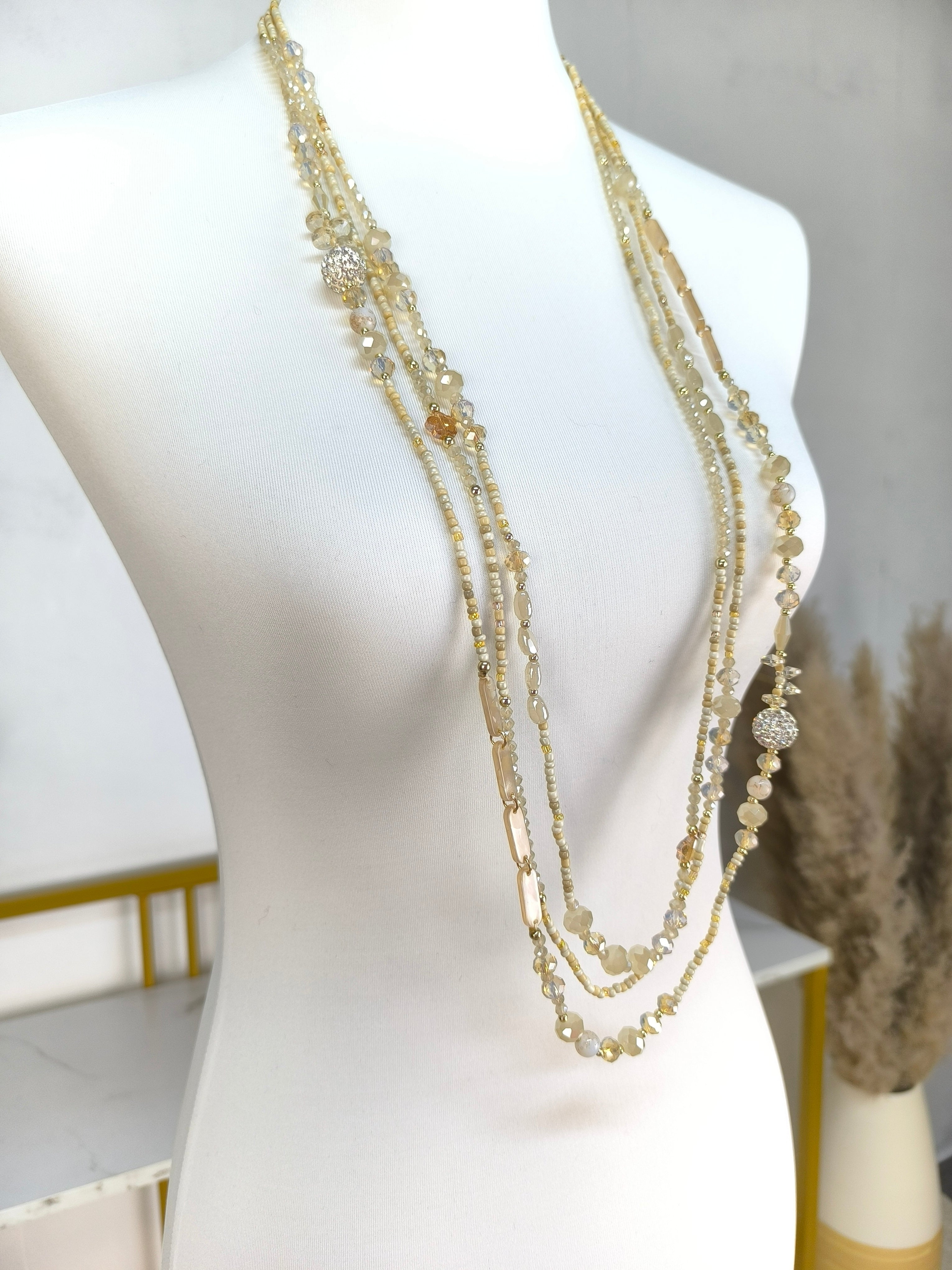 Lange Perlenkette 3 reihig creme/beige