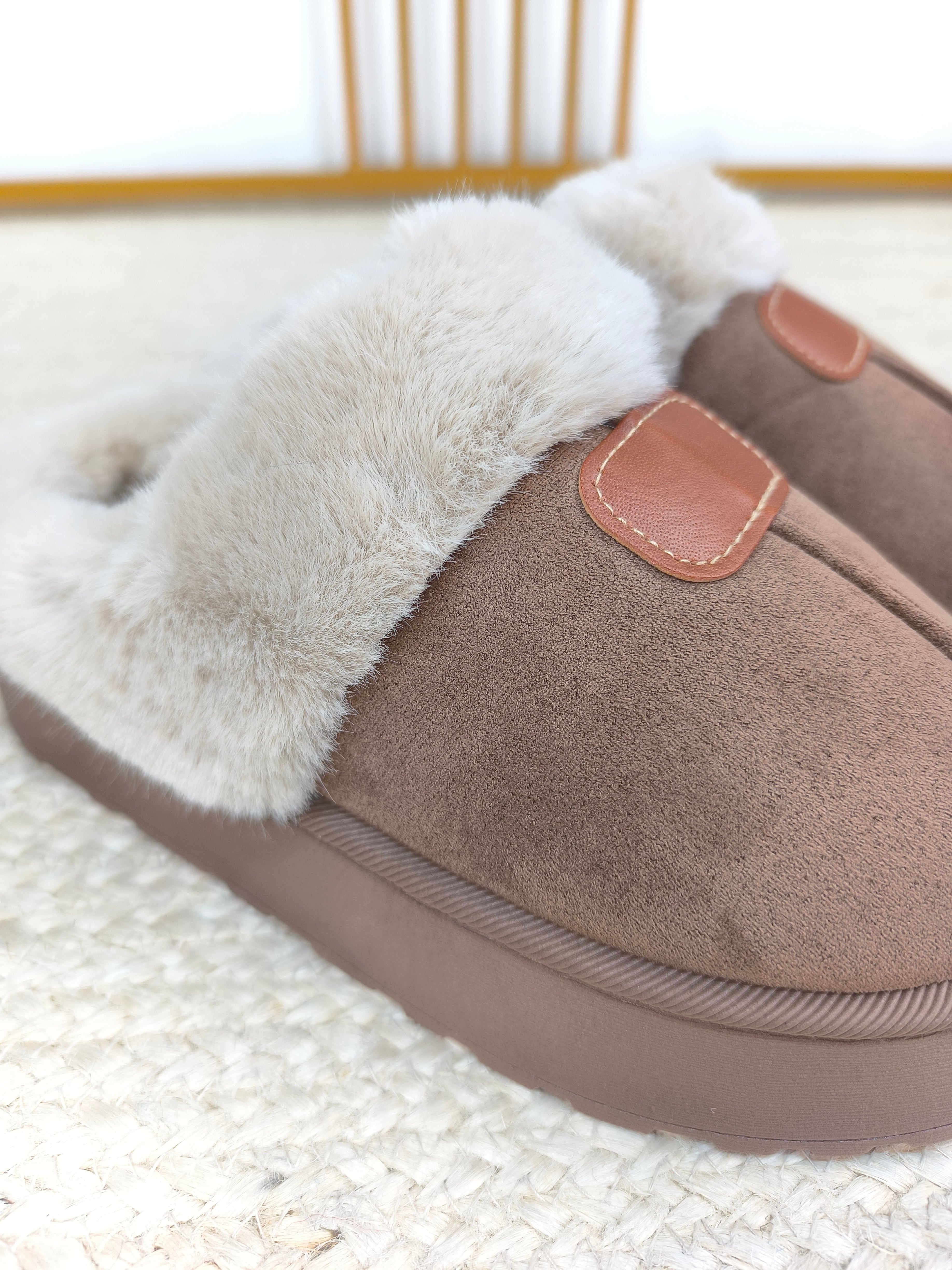 Hausschuhe in taupe (36-41)