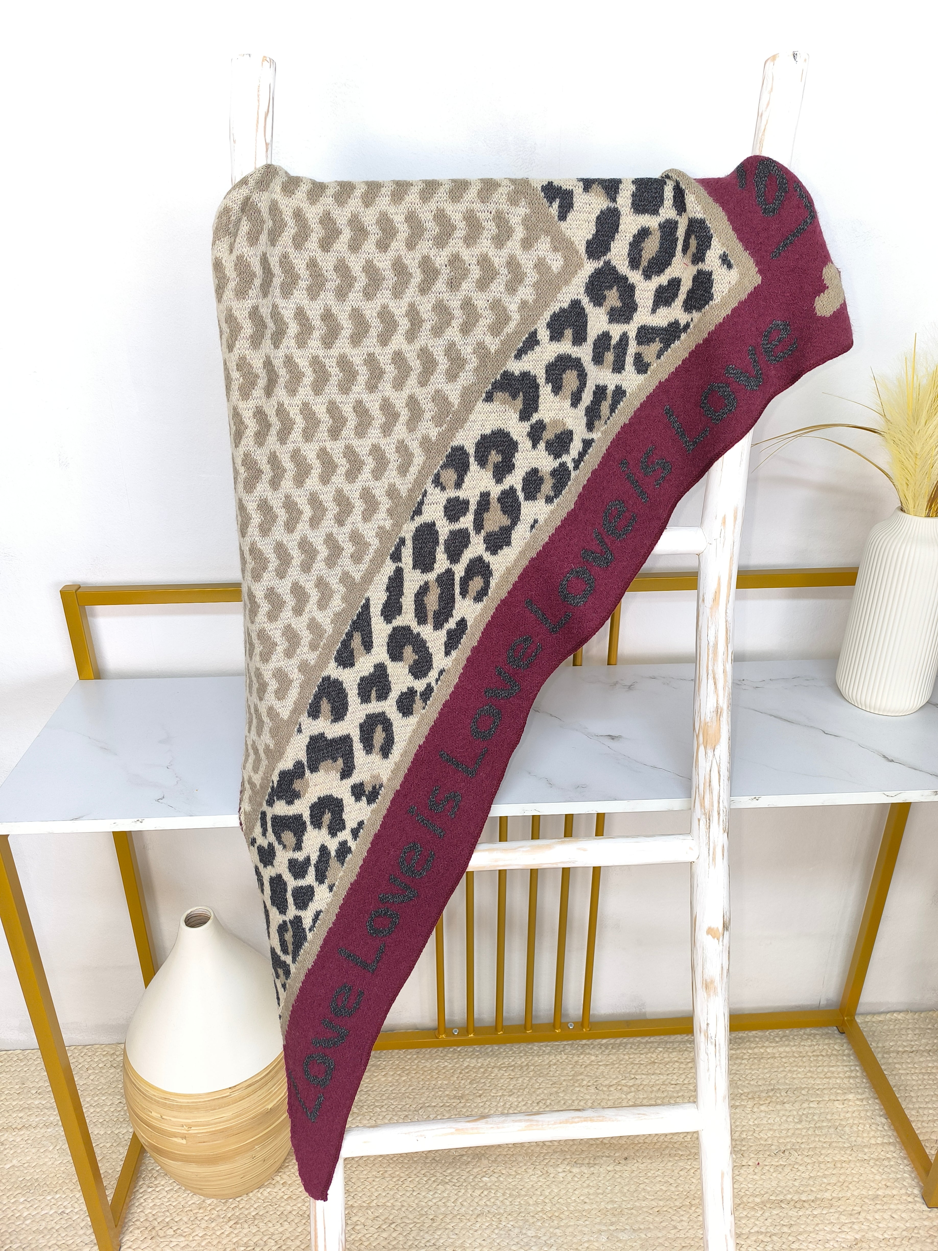 Wollschal/Dreieckschal "Love" beige/vino