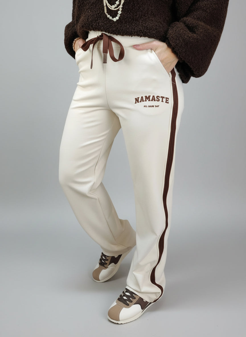 Bequeme Sweathose "Namaste" in creme (S & M)