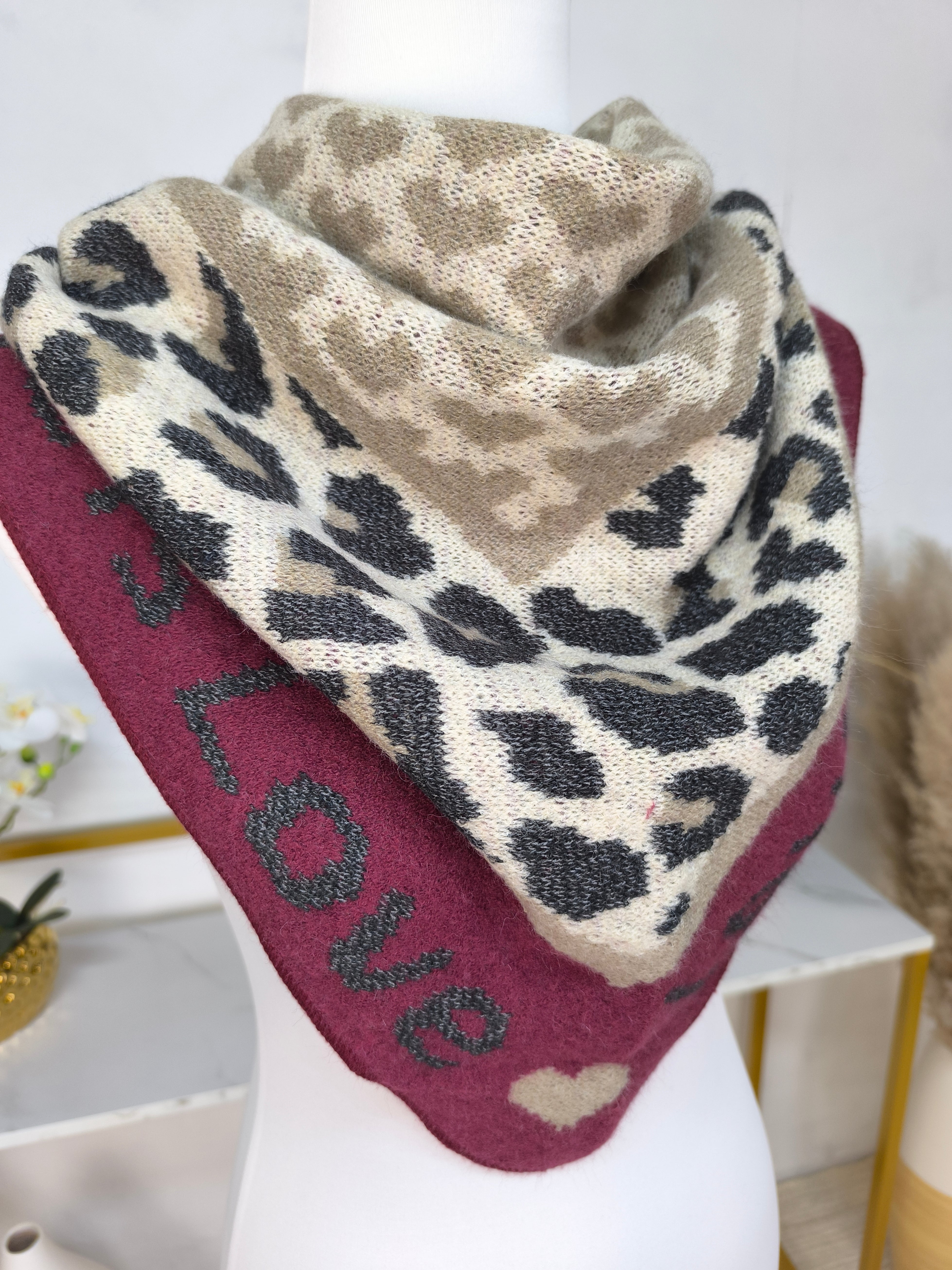 Wollschal/Dreieckschal "Love" beige/vino