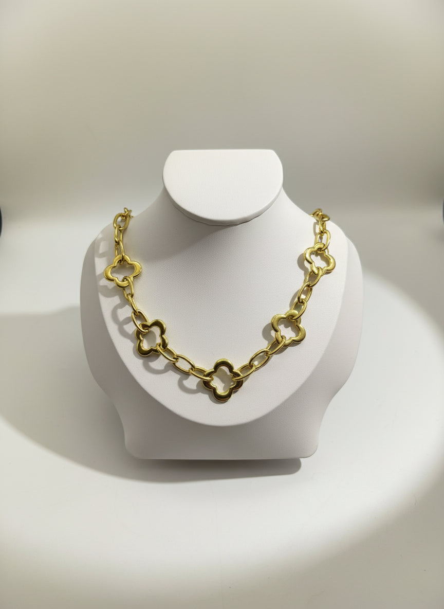 Halskette in goldfarben aus Edelstahl mit Kleeblatt