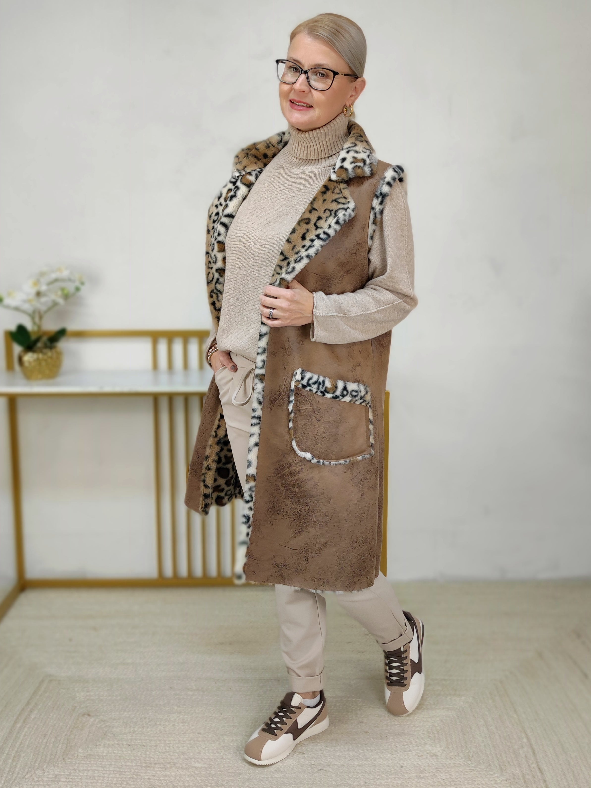 Lange Leo Fellweste in camel meliert (36-42)