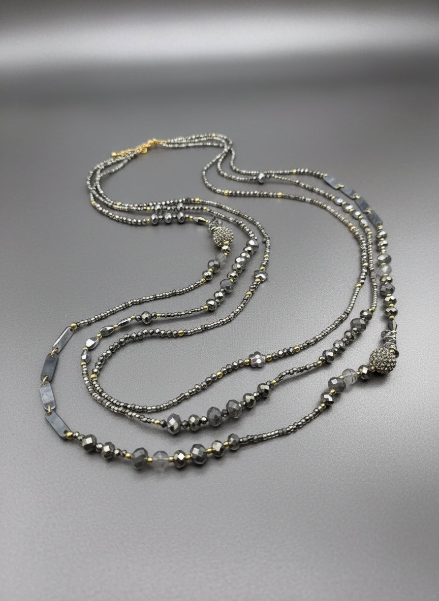 Lange Perlenkette 3 reihig grau/silber