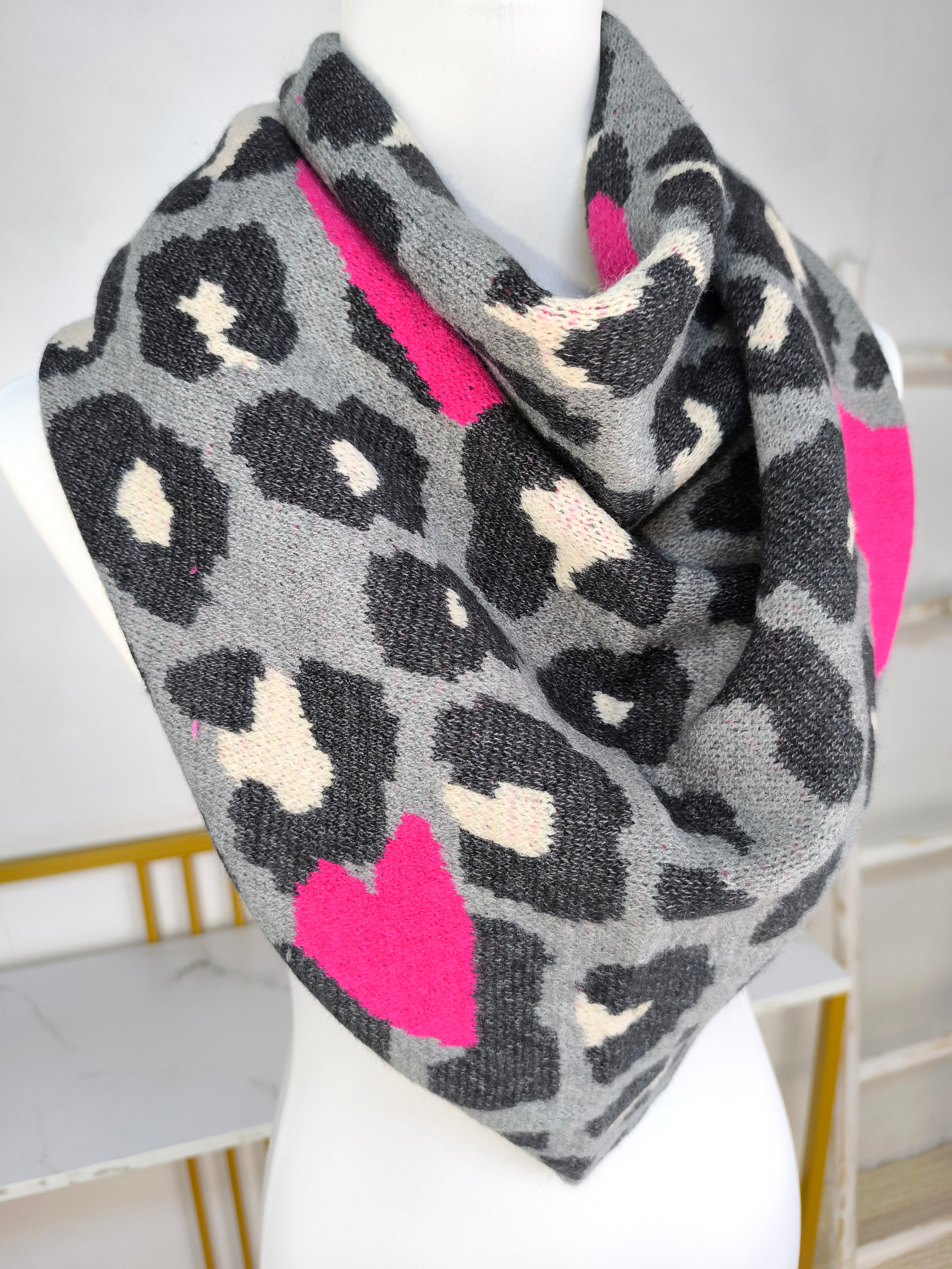 Wollschal/Dreieckschal "Heart" grau/pink