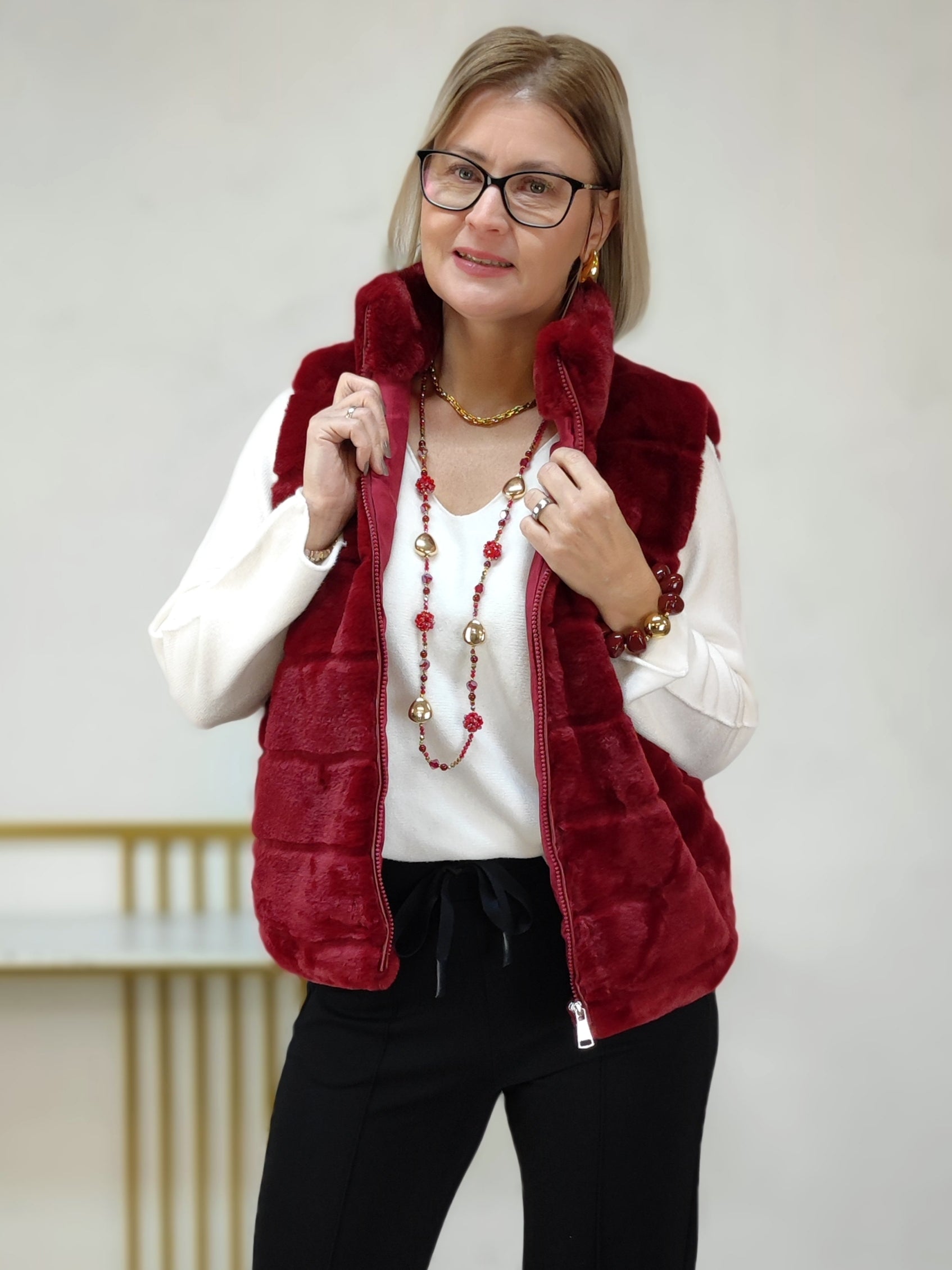 Fellweste dunkelrot in 3 Größen (36-40/42-44/46-48/50)