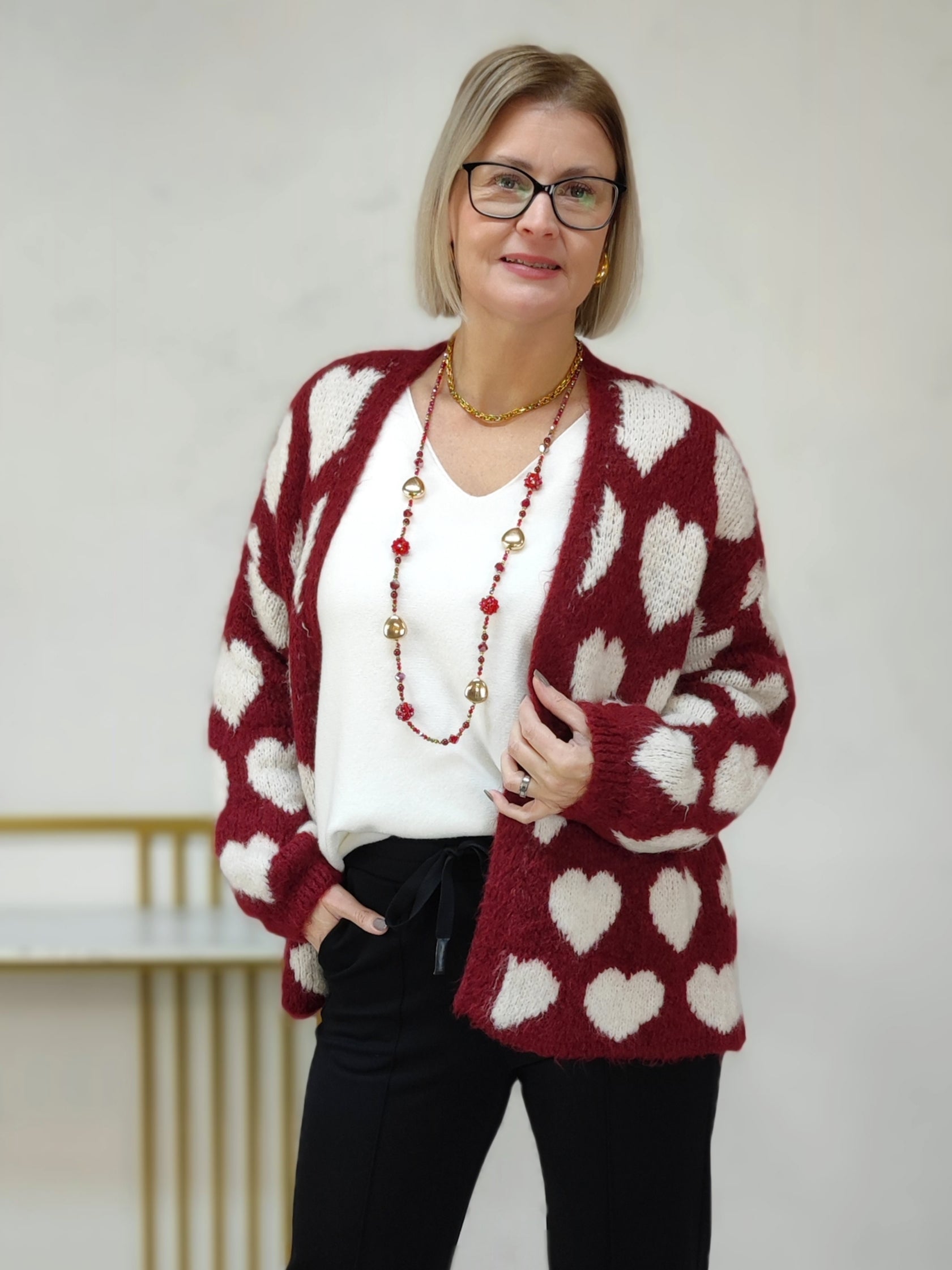 Kuschelige Strickjacke "Herzilein" in vino (38-44) (Kopie)