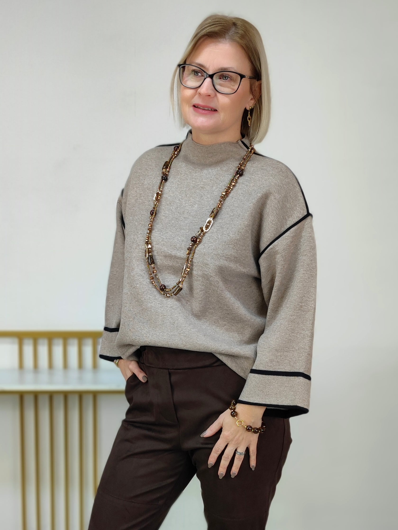 Pullover in camel mit Ziernähten (40-42/44)