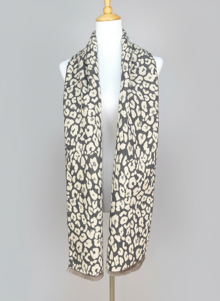 Weicher Kuschelschal in grau/beige mit Leo Musterung