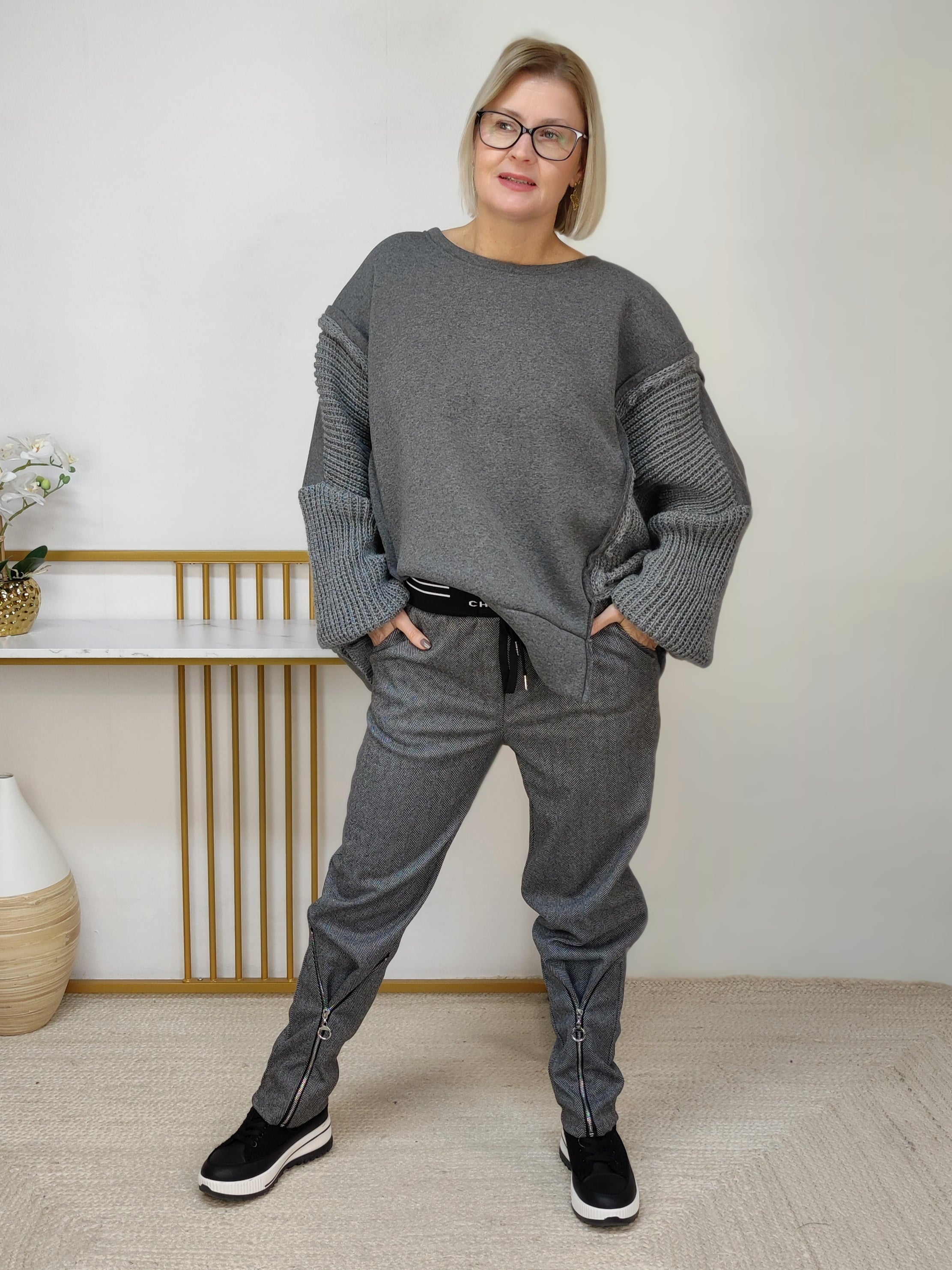 Stylische Sweatshirt mit Materialmix in grau (38-46)