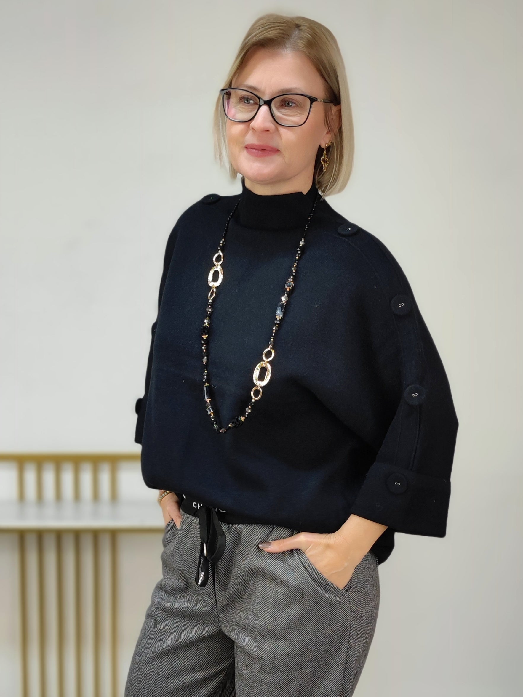 Feinstrick Pullover einfarbig schwarz mit Knöpfen (38/40-44)