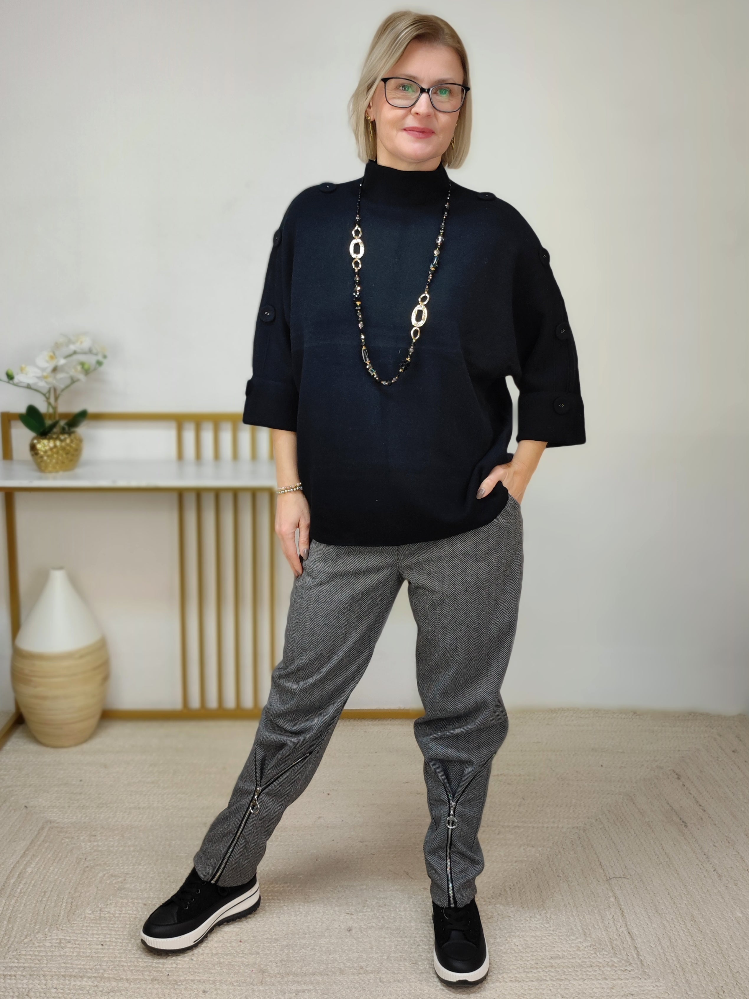 Feinstrick Pullover einfarbig schwarz mit Knöpfen (38/40-44)