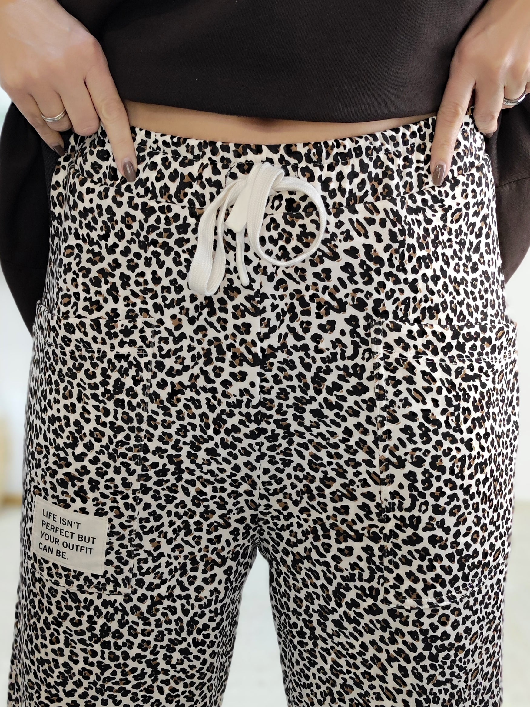 Bequeme Stoffhose im Leo Design in beige (38-42/44)