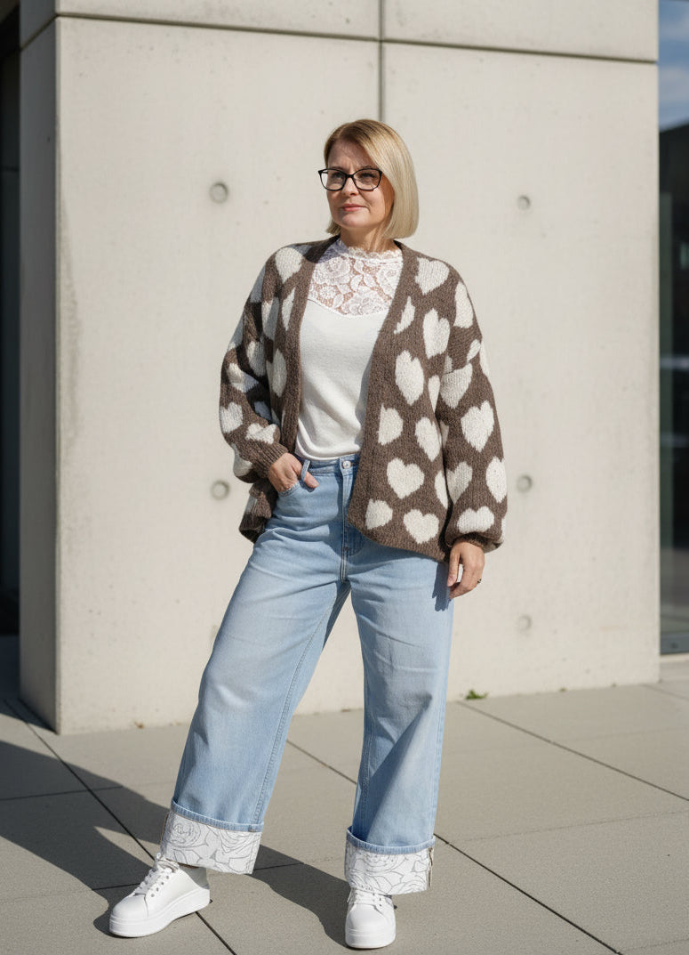 Kuschelige Strickjacke "Herzilein" in mud (38-44)