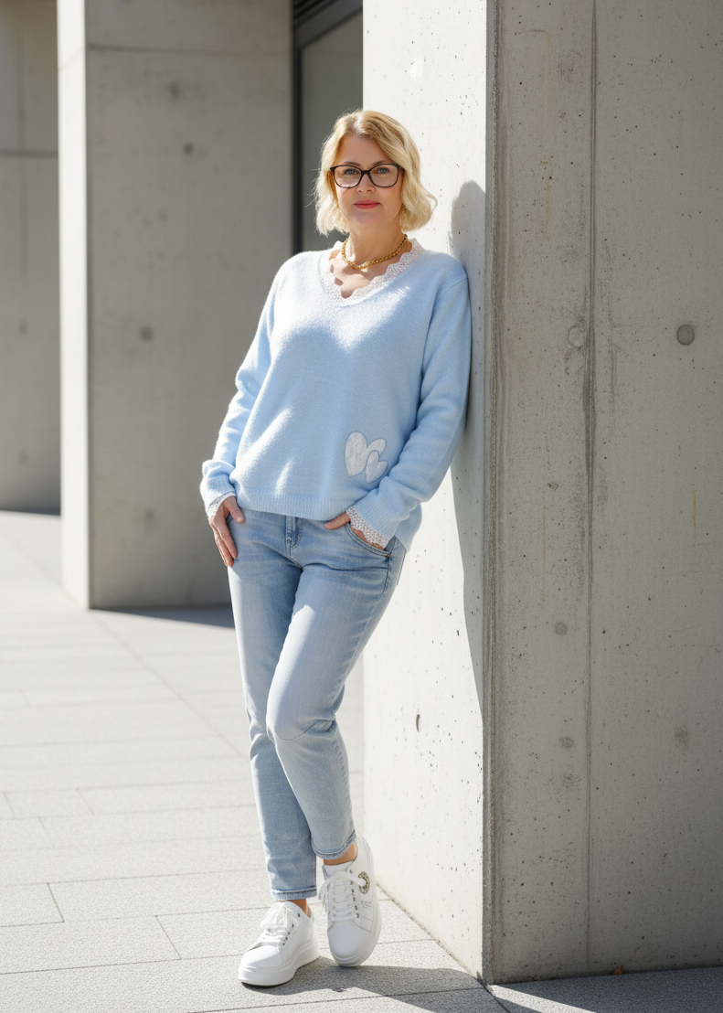 Leichter Pulli mit Spitze hellblau (bis Größe 42)