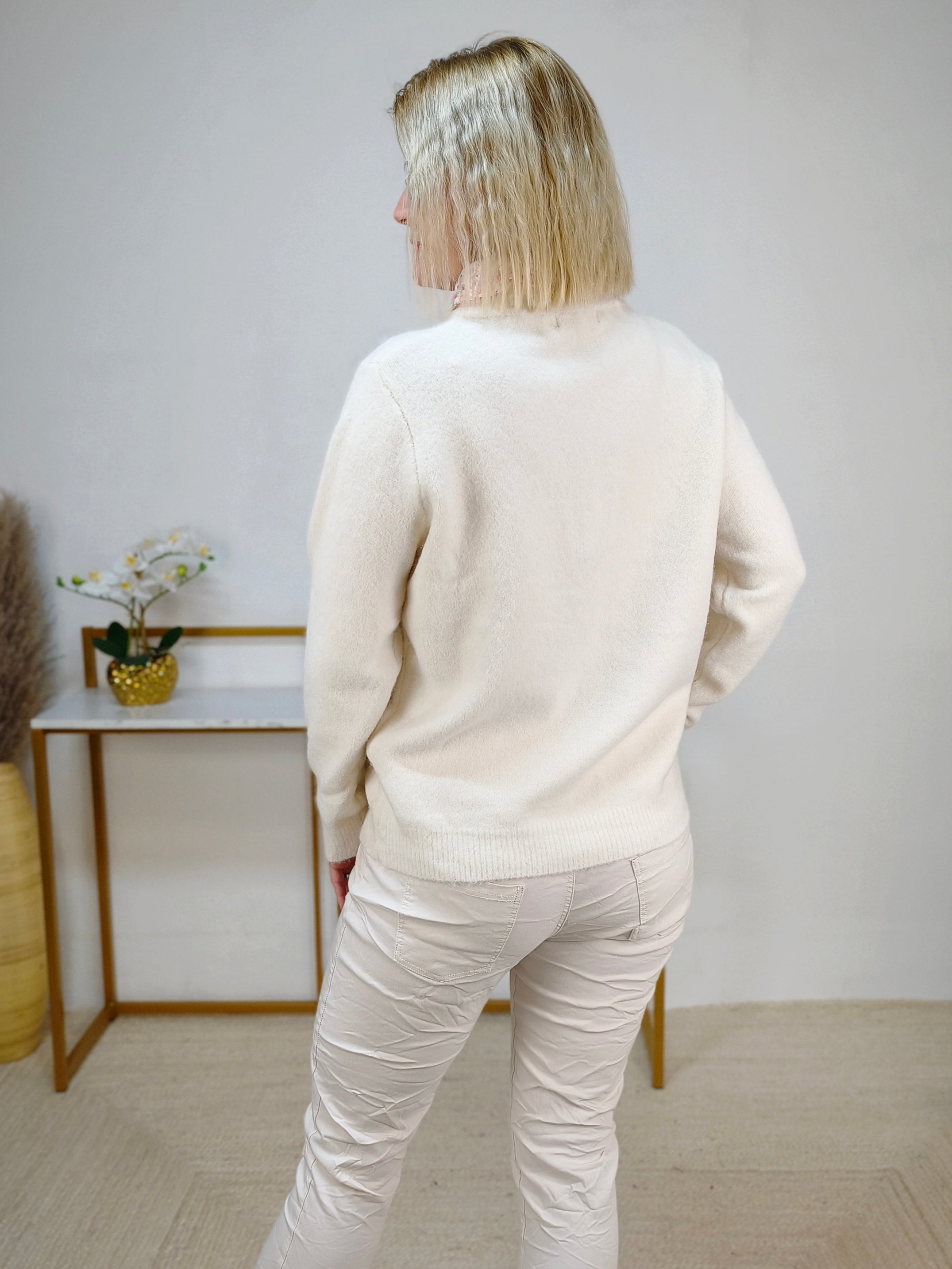 Pulllover hellbeige mit Blusenkragen und Stickerei in rosa (36-42)