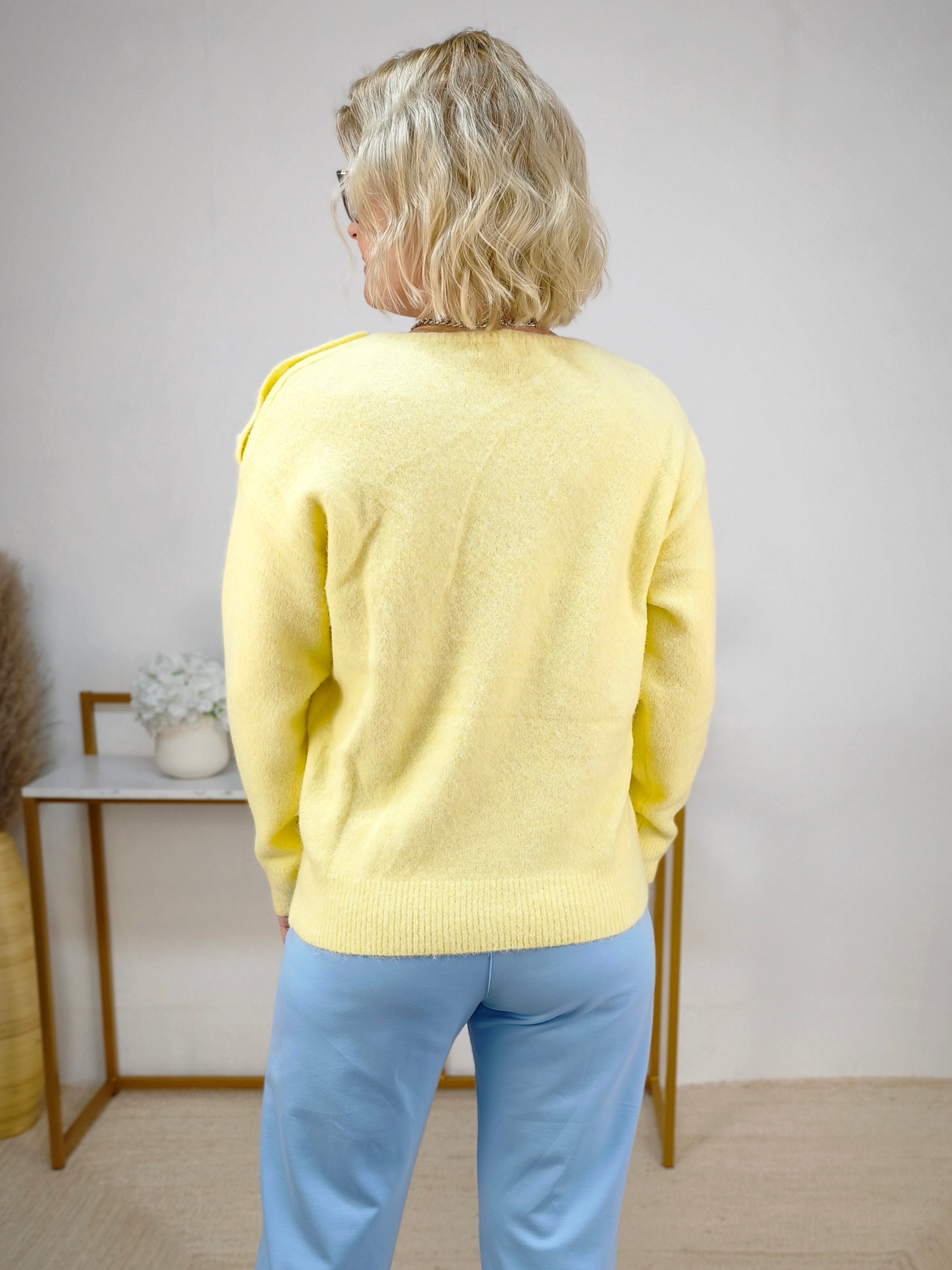 Leichter Pulli mit Herzchen in buttergelb (36-42)