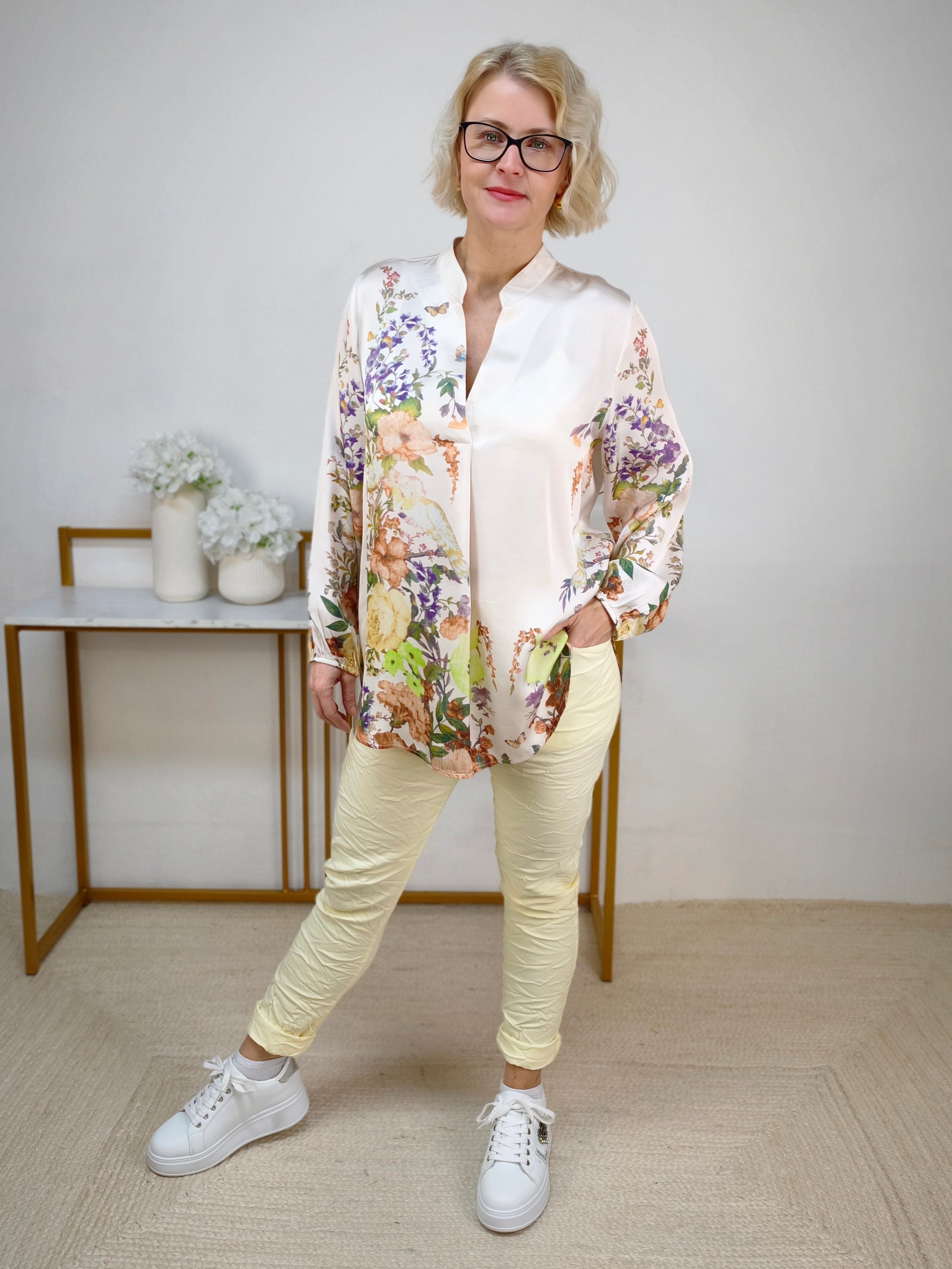 Bluse mit floralem Muster in beige (36-42)