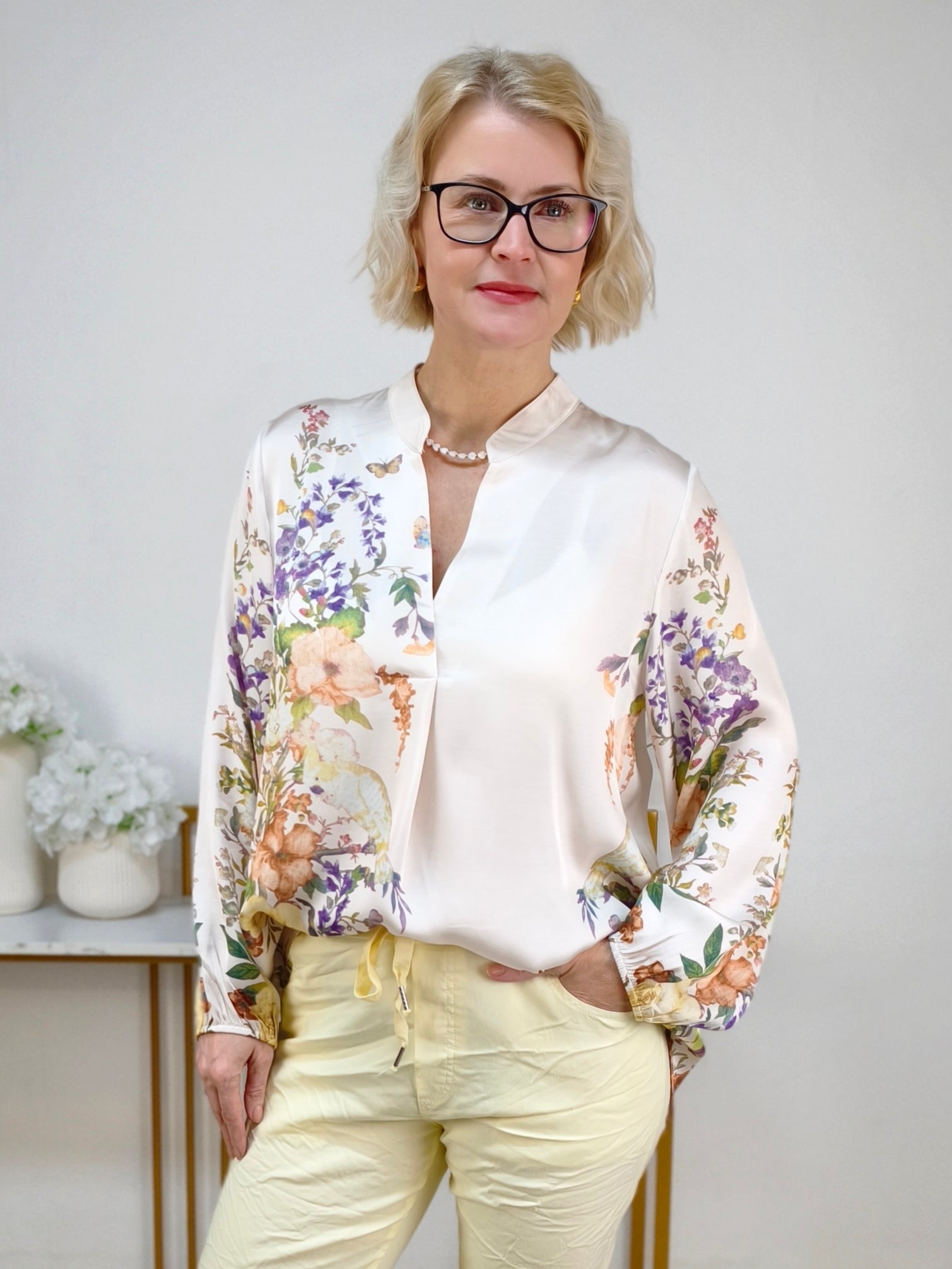 Bluse mit floralem Muster in beige (36-42)