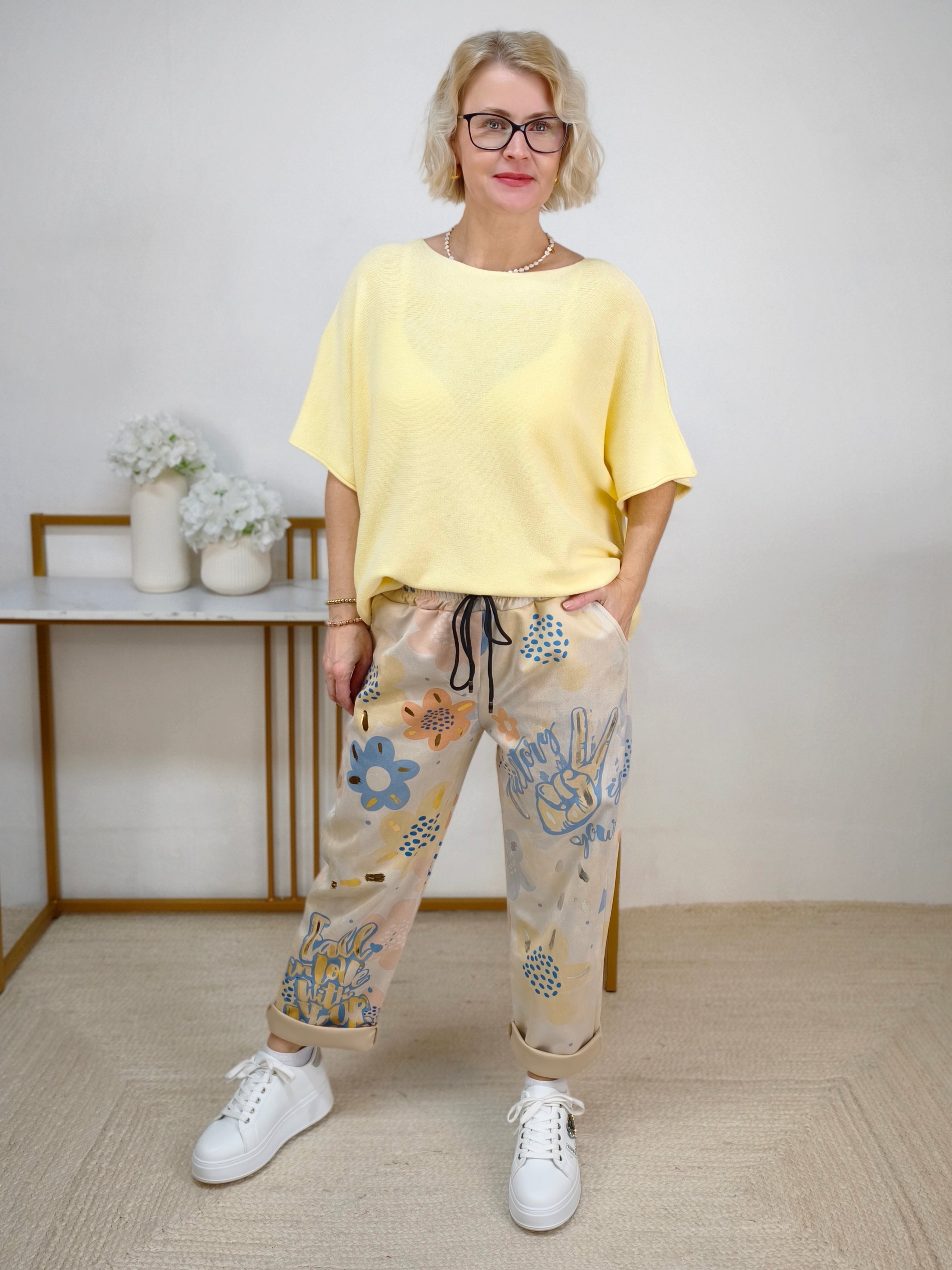 Bequeme Stoffhose beige mit coolem Druck G (38-42/44)