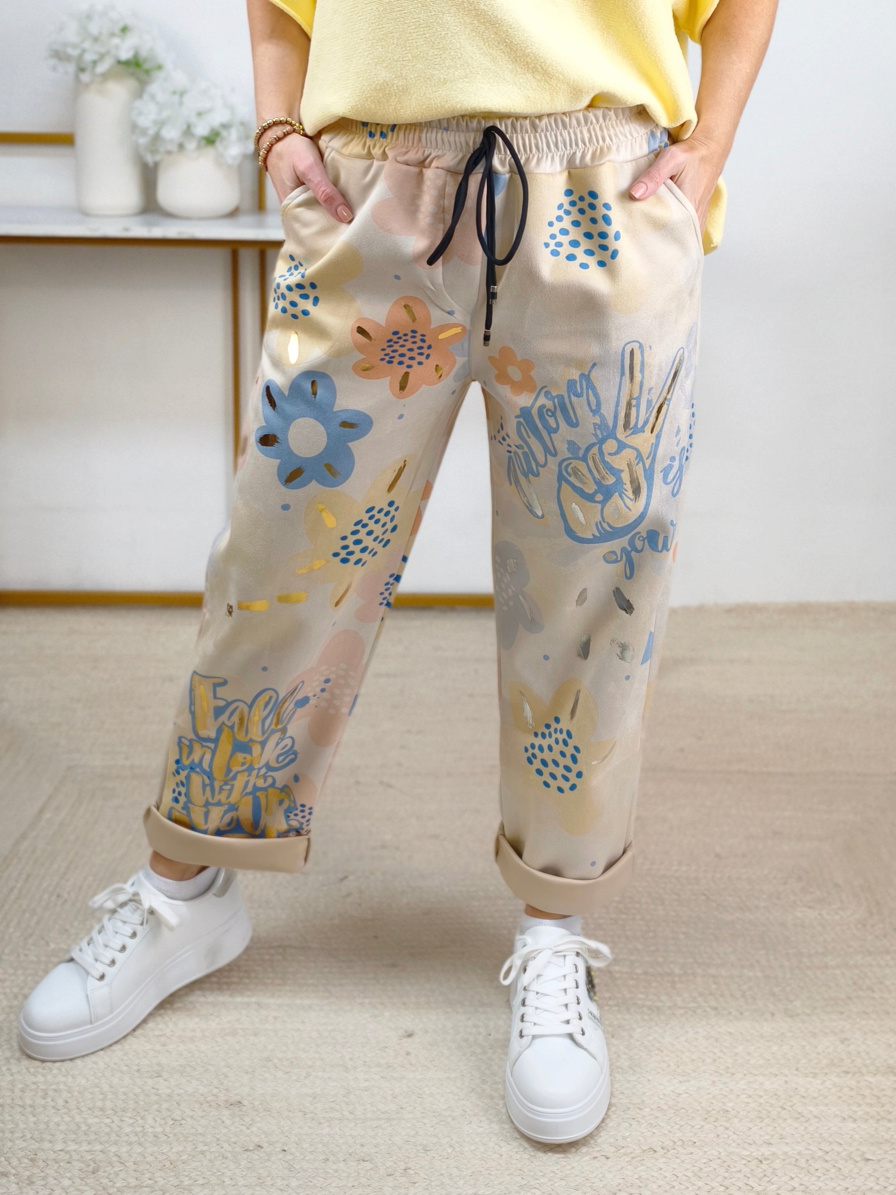 Bequeme Stoffhose beige mit coolem Druck G (38-42/44)