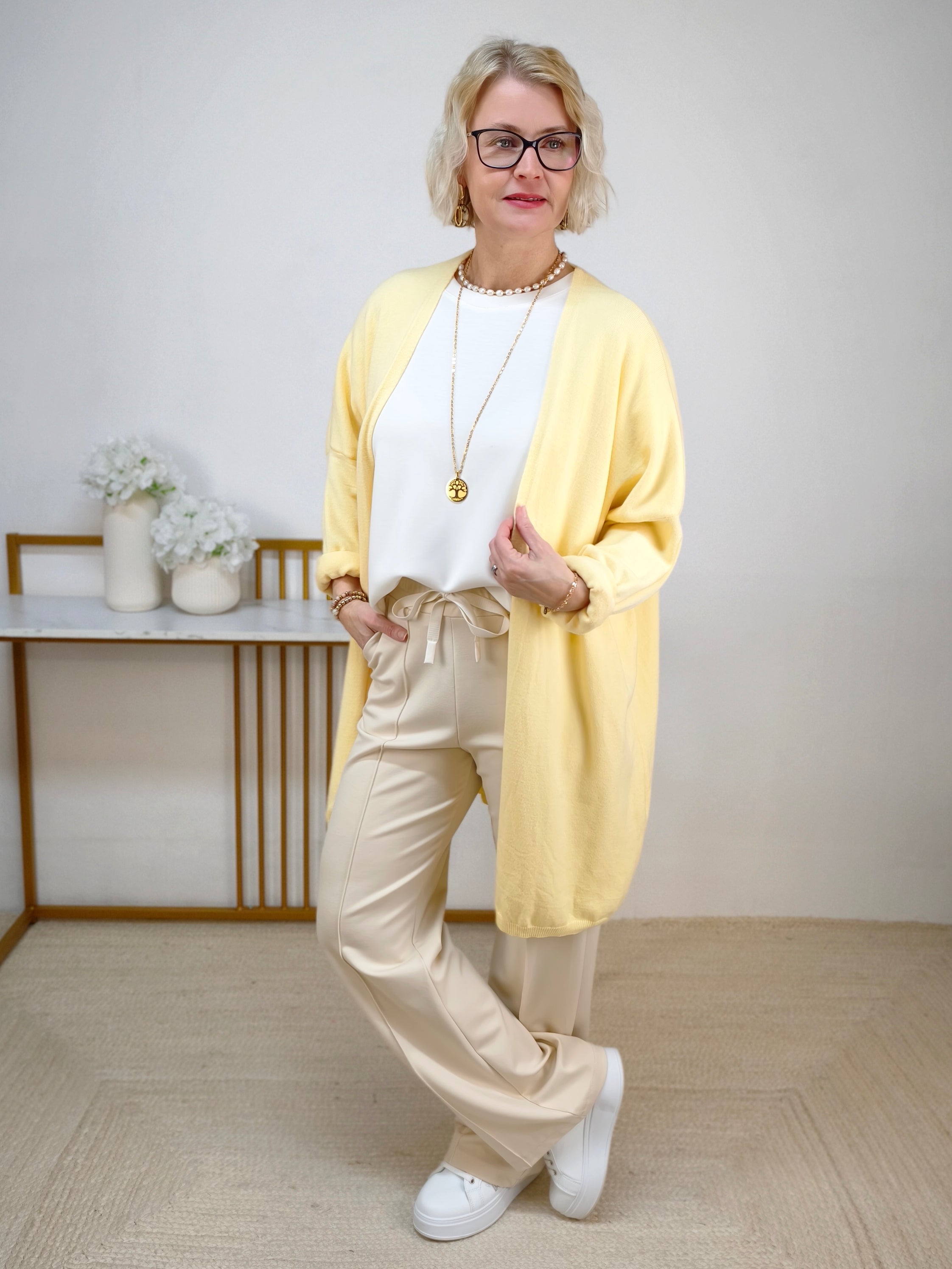 Weicher Cardigan Uni buttergelb (40-44)