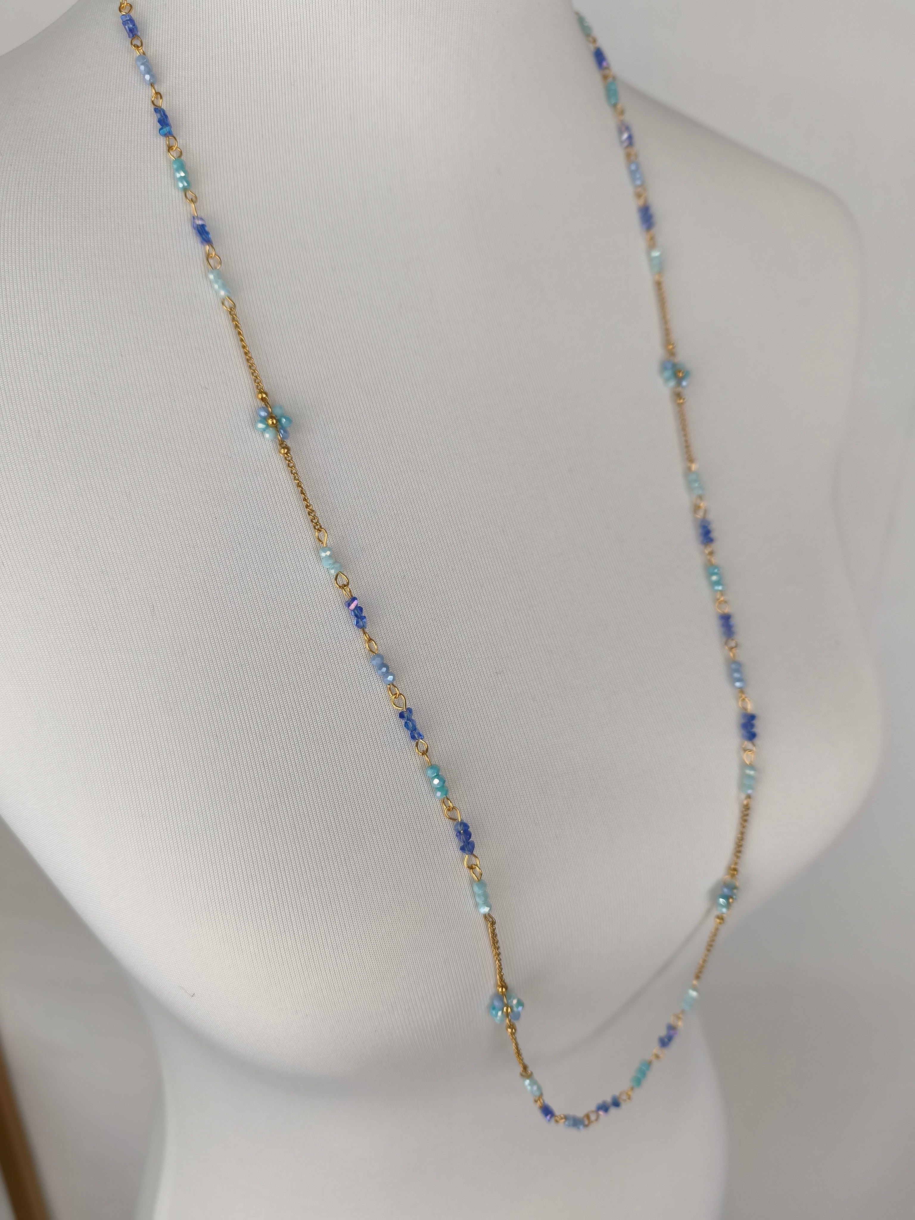 Feine lange Edelstahlkette mit kleinen Perlchen hellblau/gold
