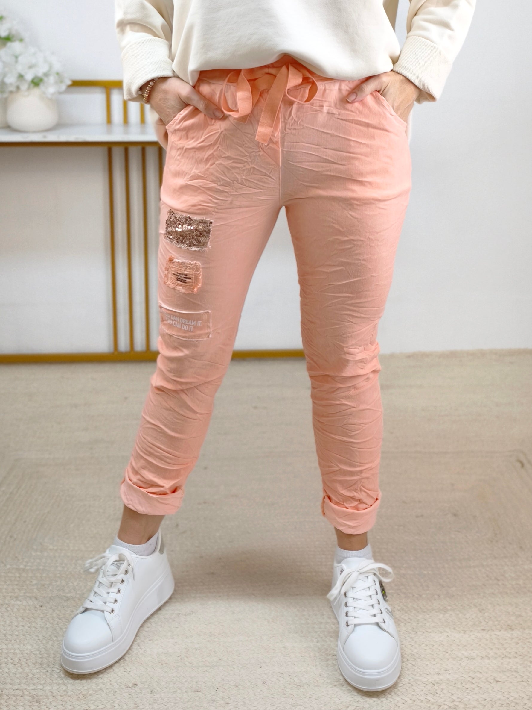 Stretchhose/Joggpant apricot mit Applikationen (36-42)