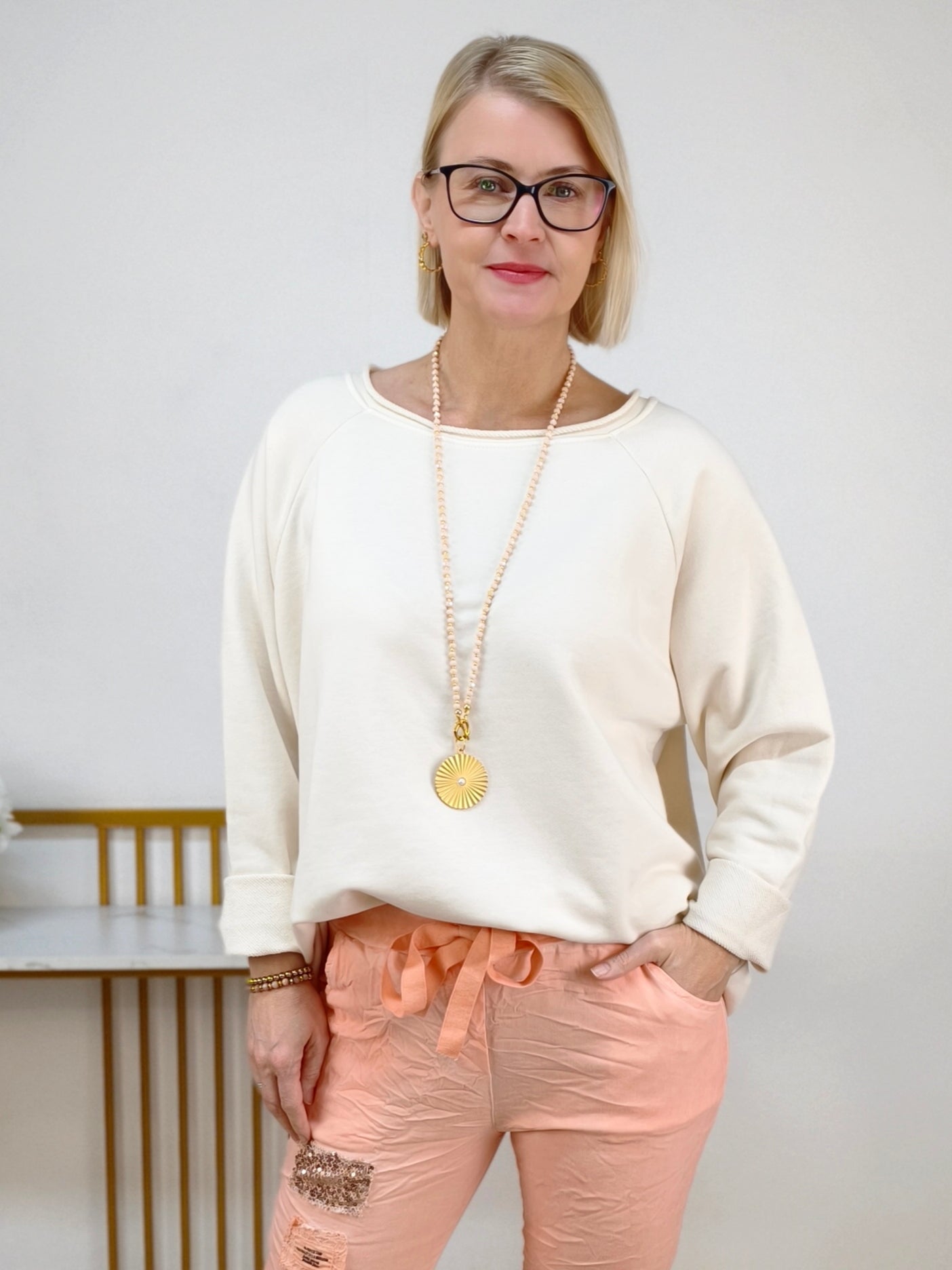 Einfarbiges Sweatshirt aus Baumwolle creme (40-44)