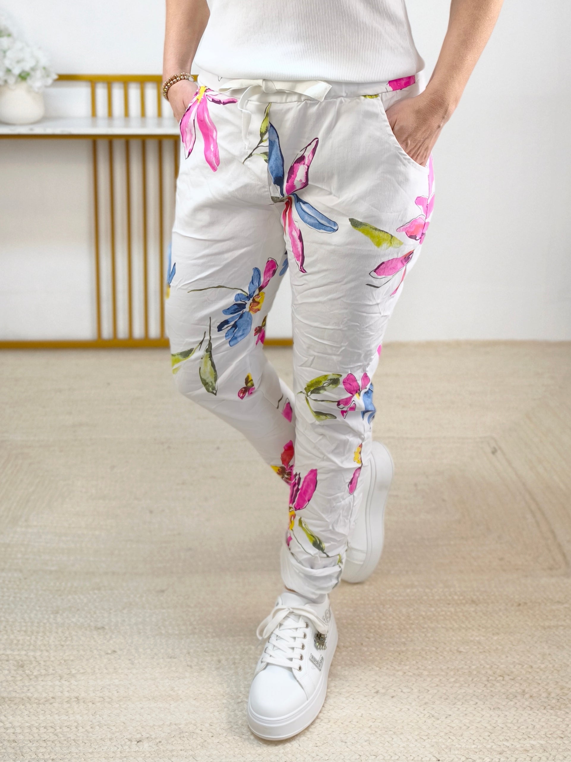 Stretchhose/Joggpant "Blumenzauber" weiss/gemustert (40-44)