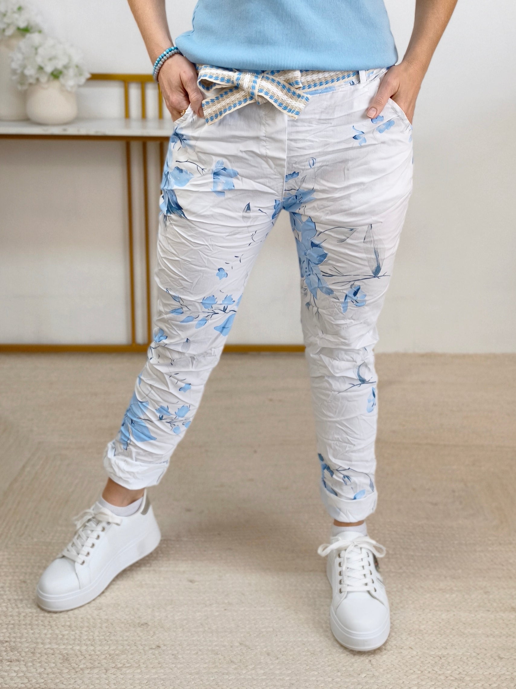 Stretchhose/Joggpant "Liliane" weiss/blau (38-42/44)