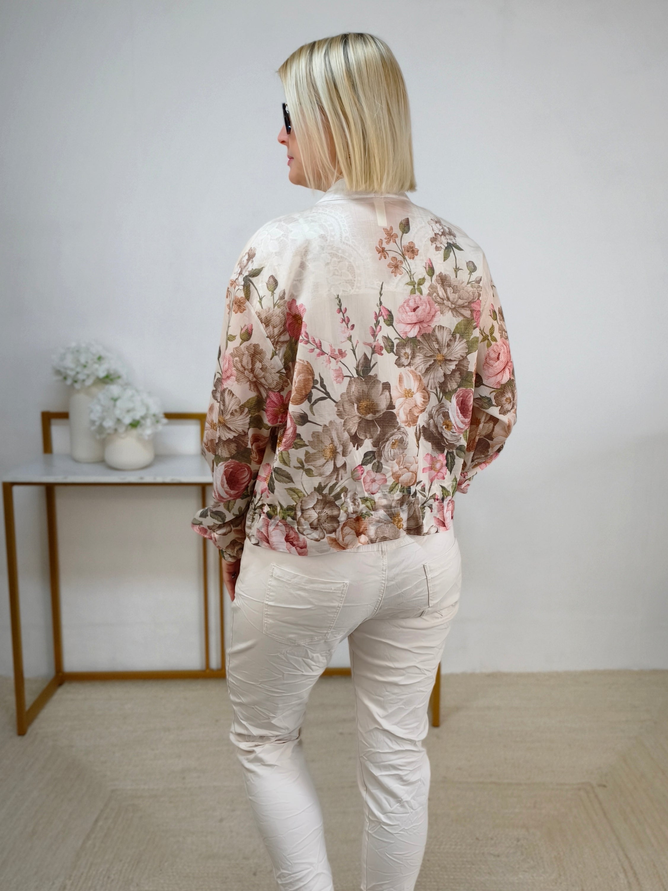 Bedruckte Kurzjacke "Flower" Creme/Rosa (36-42)