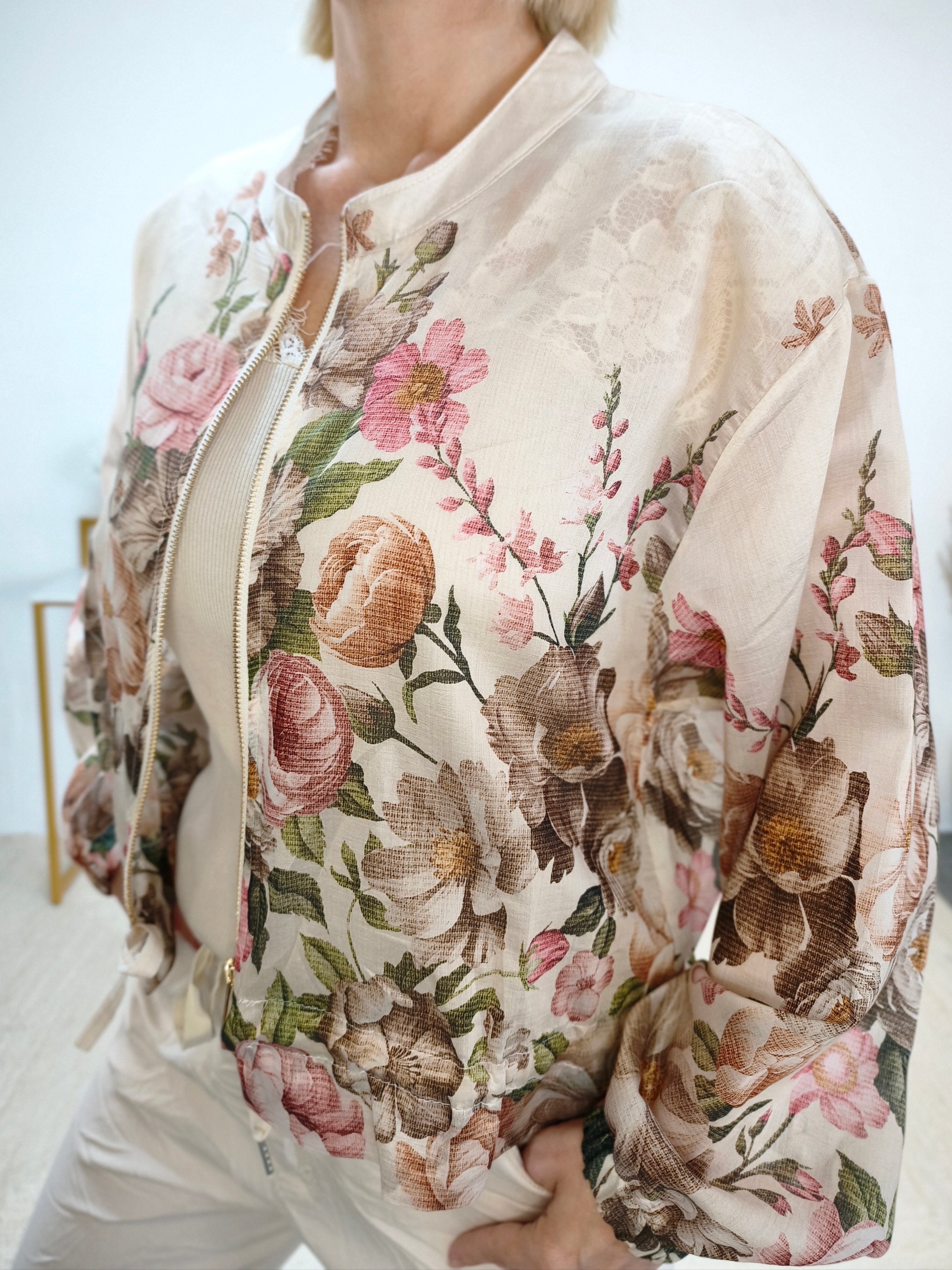 Bedruckte Kurzjacke "Flower" Creme/Rosa (36-42)