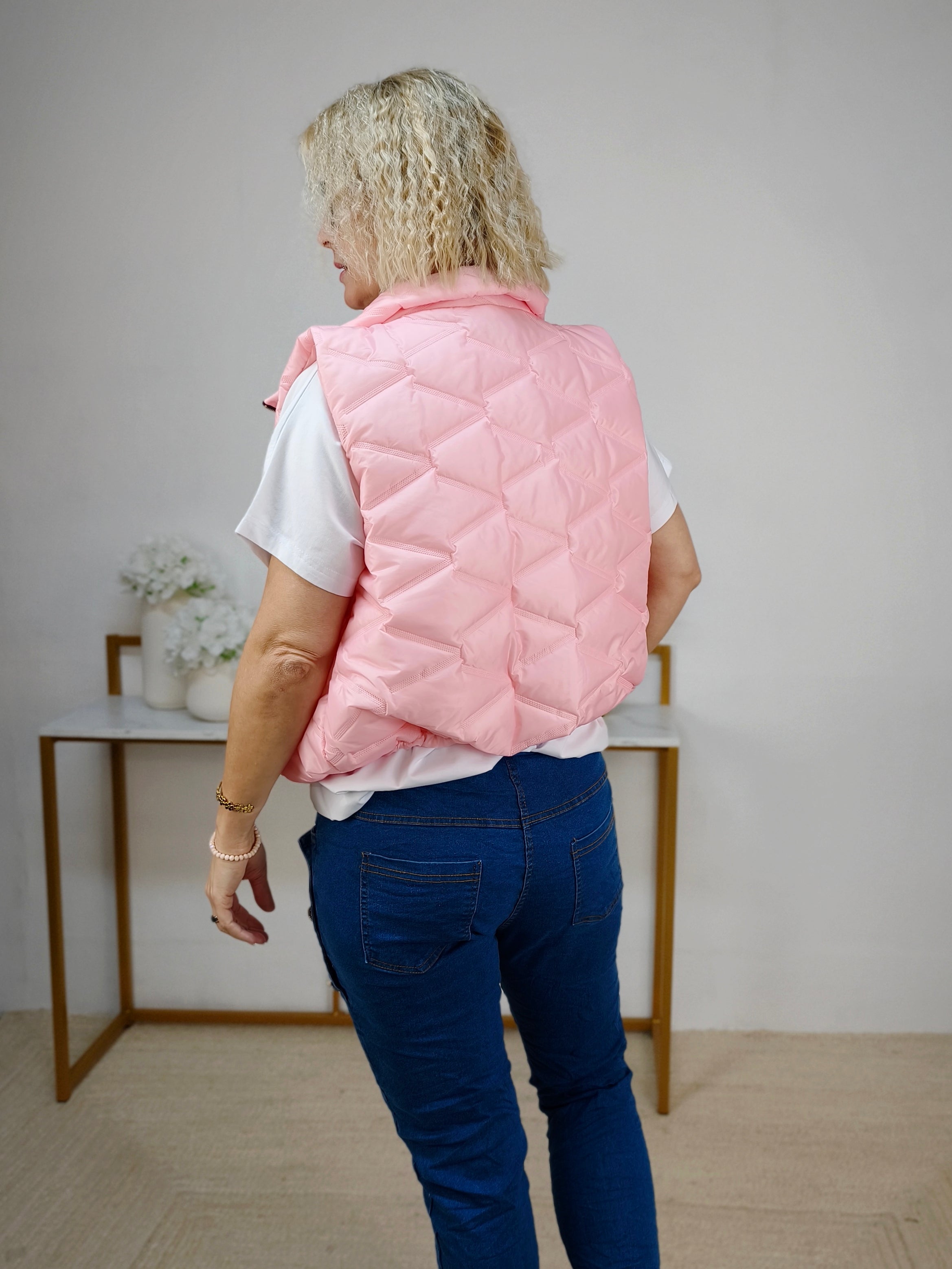 Leichte Kurzweste gesteppt in pastell-rosa (36-42)