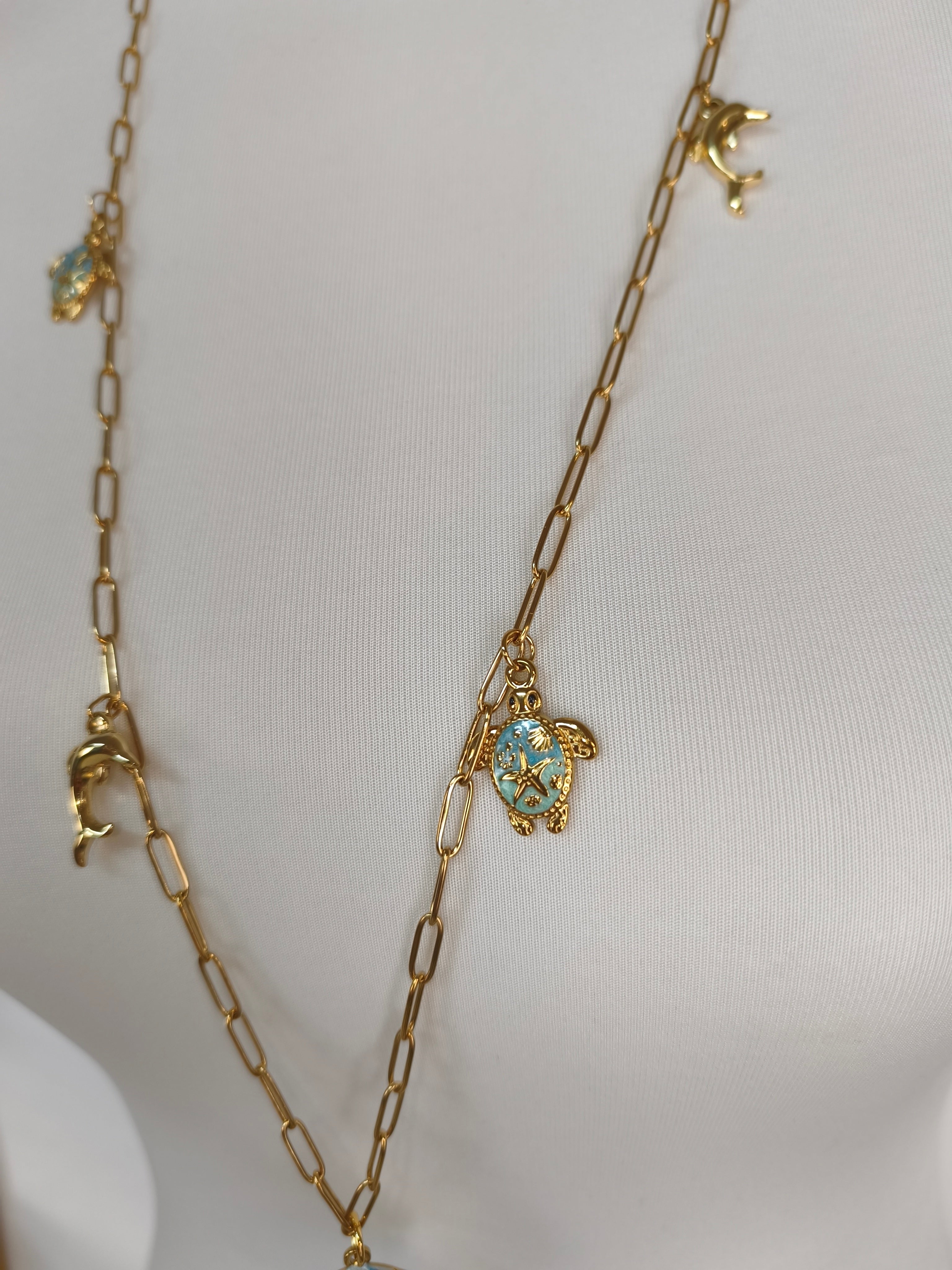 Halskette lang mit verschiedenen Charms goldfarben/hellblau
