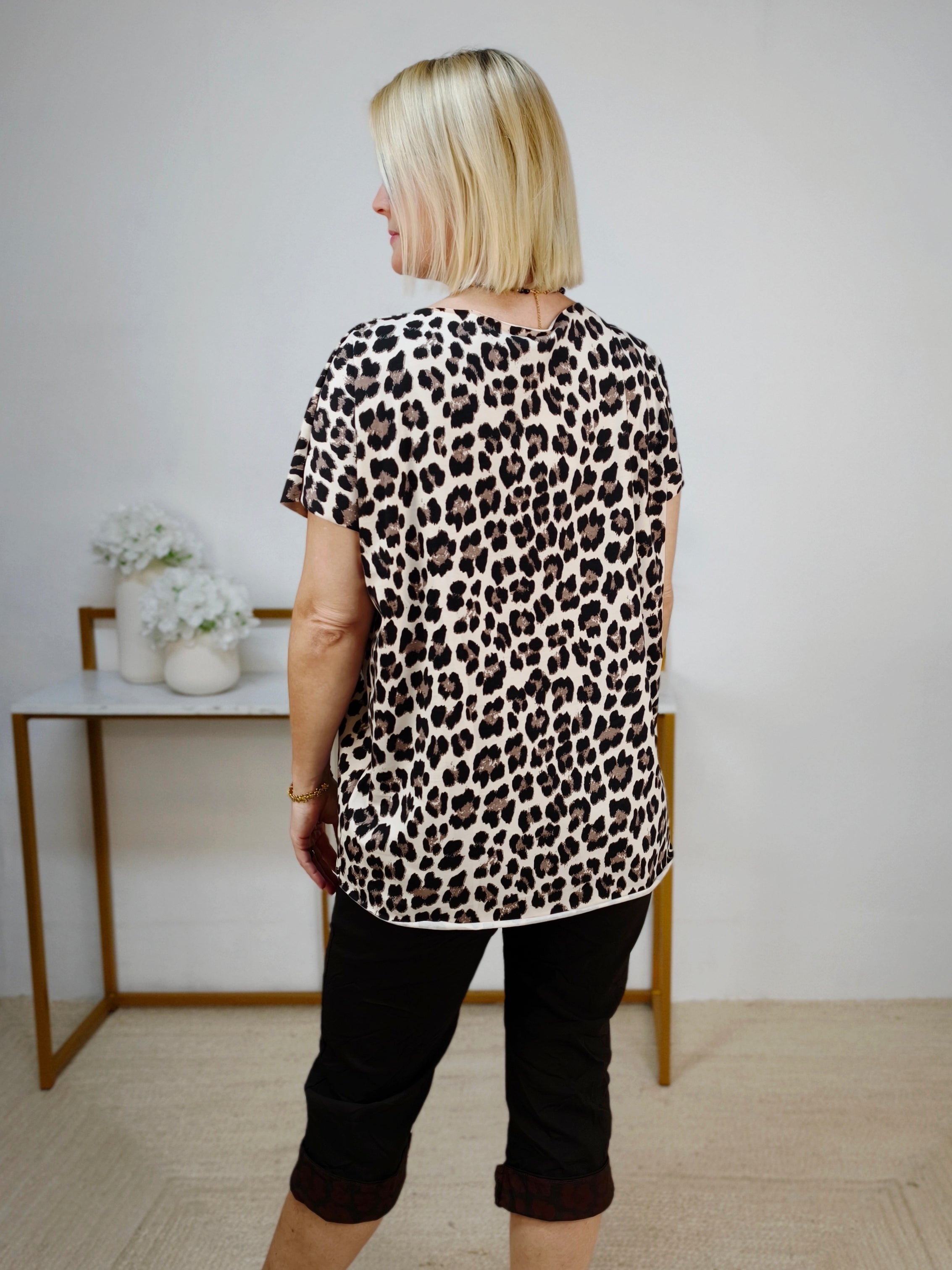 Leichtes Shirt in beige Leo aus Baumwolle (38-42/44)