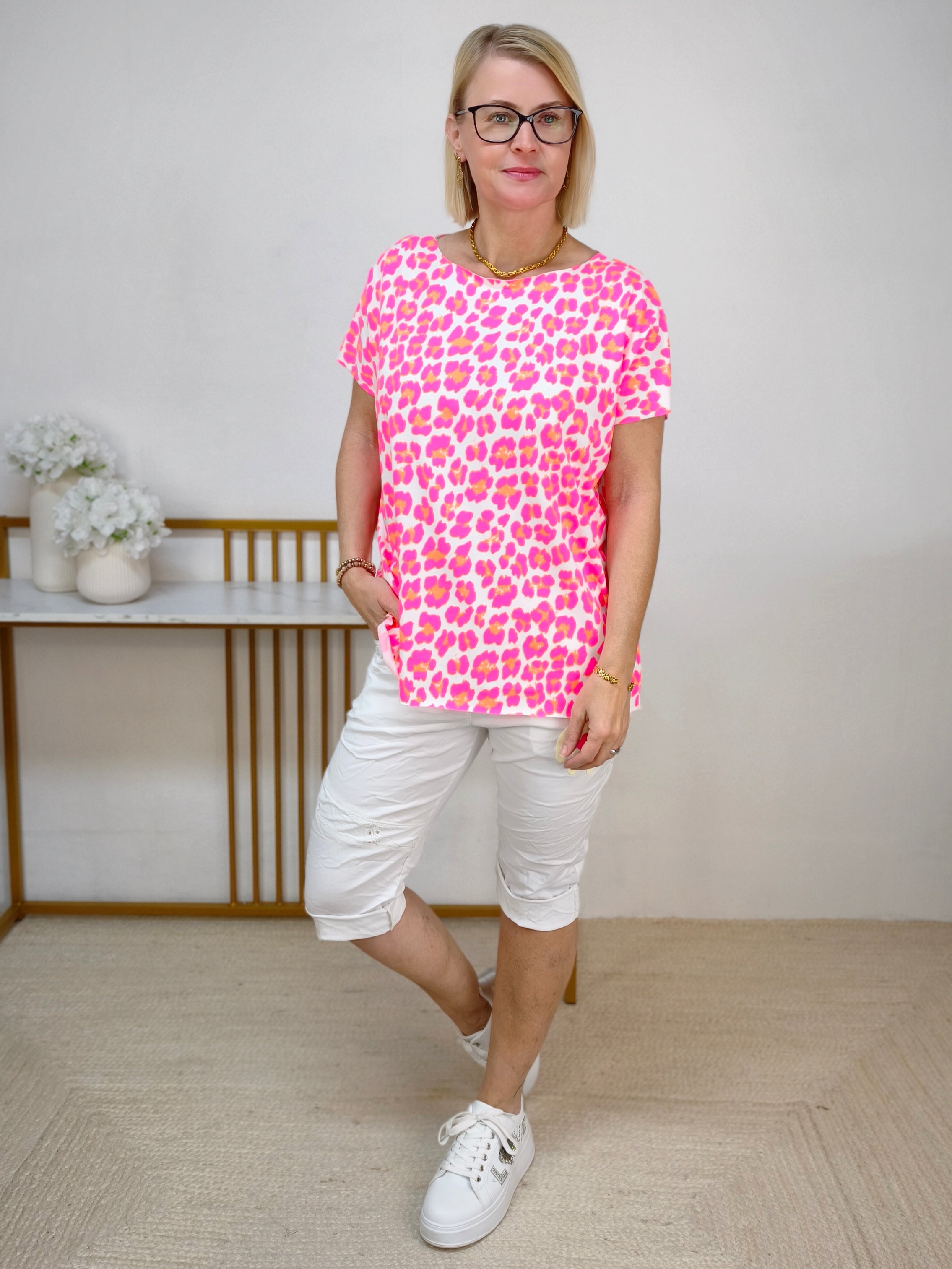 Leichtes Shirt in weiss/pink mit Leo aus Baumwolle (38-42/44)