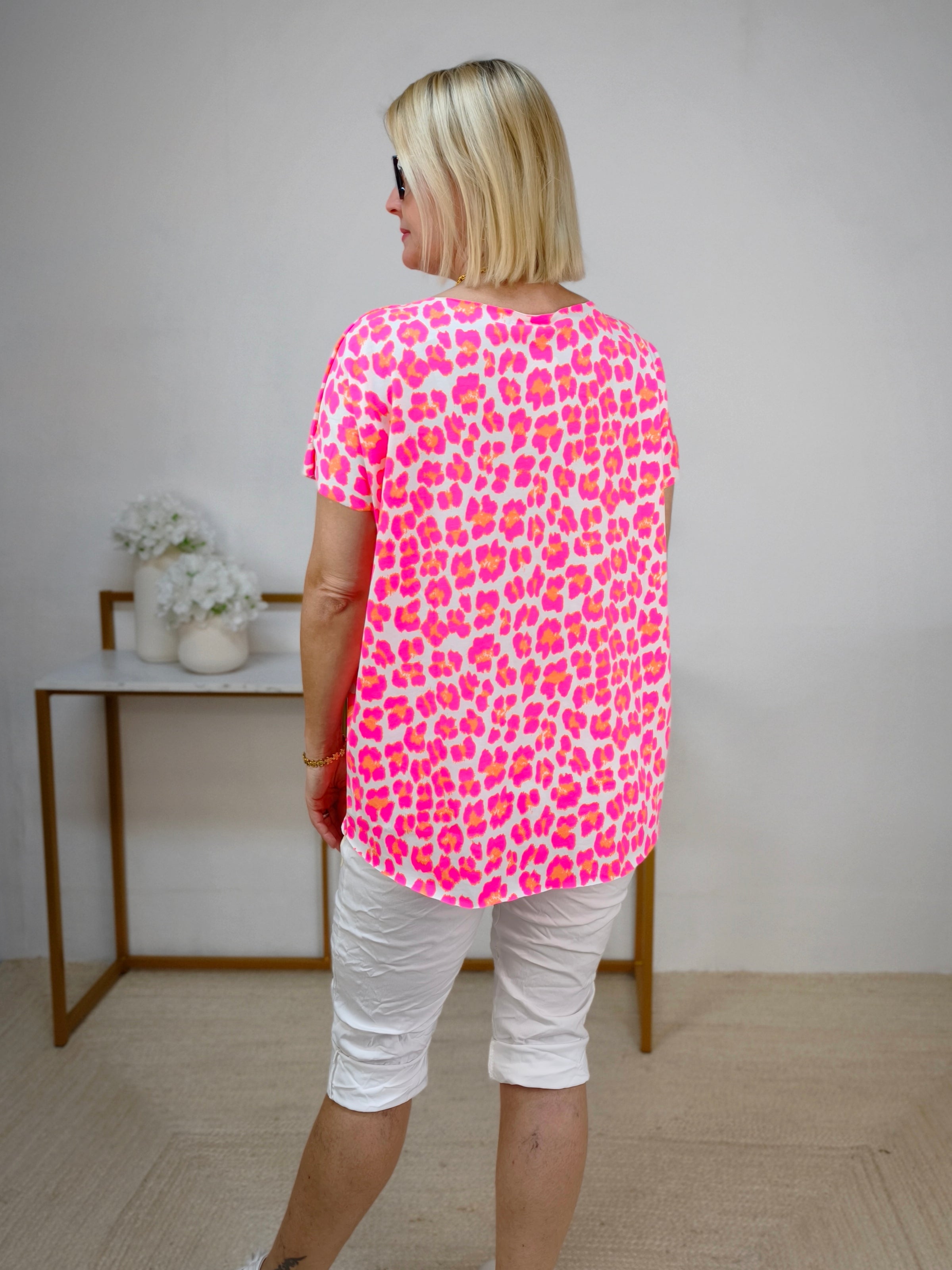 Leichtes Shirt in weiss/pink mit Leo aus Baumwolle (38-42/44)