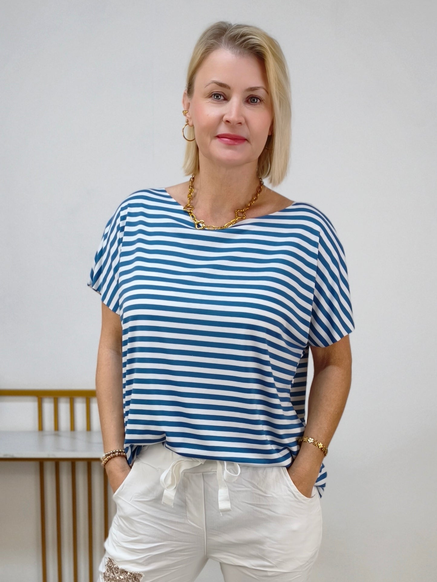 Leichtes Shirt gestreift in weiss/jeansblau (38-42/44)