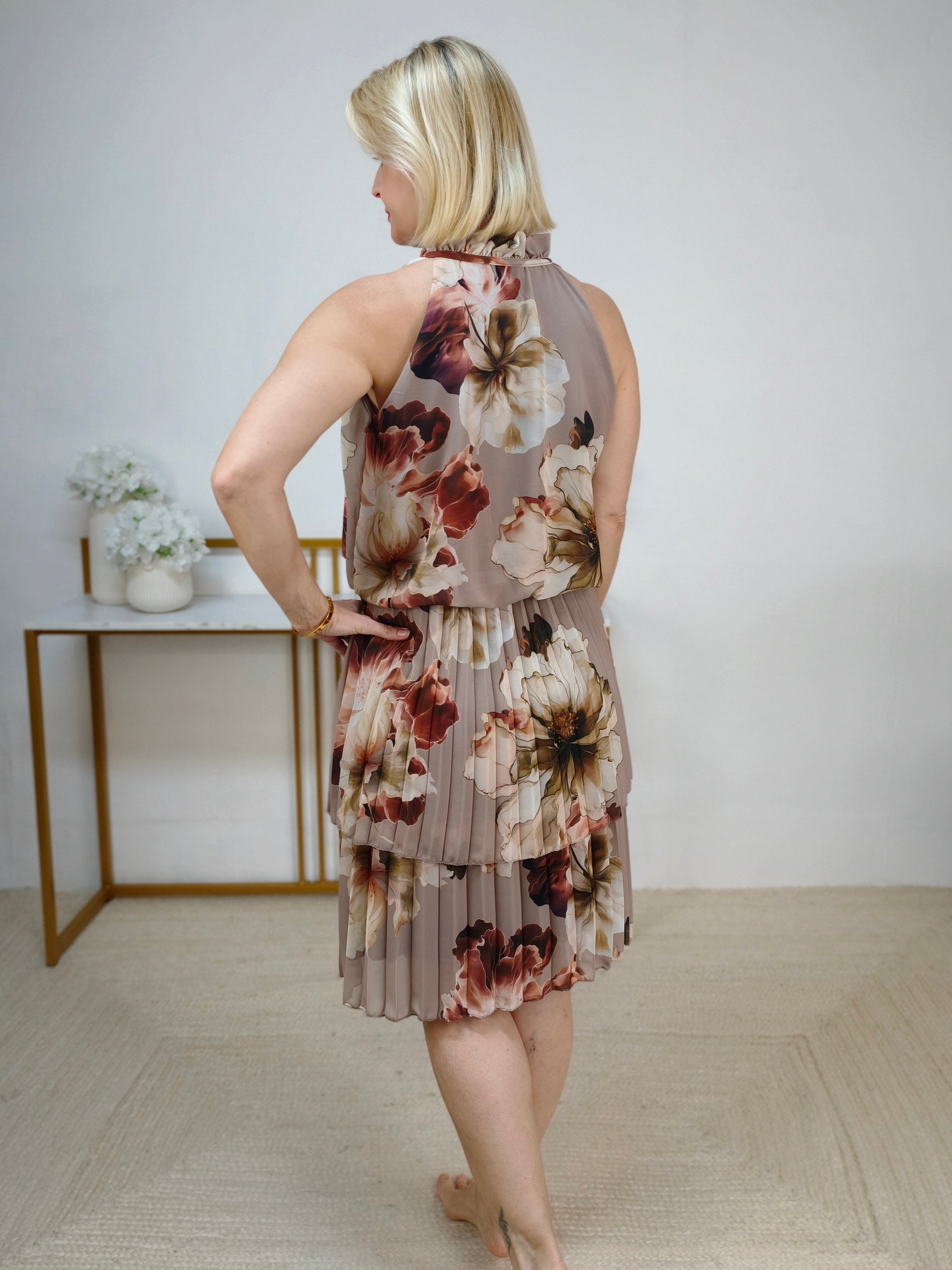 Plissiertes Sommerkleid mit Blumendruck und Bindekragen (36-40/42)