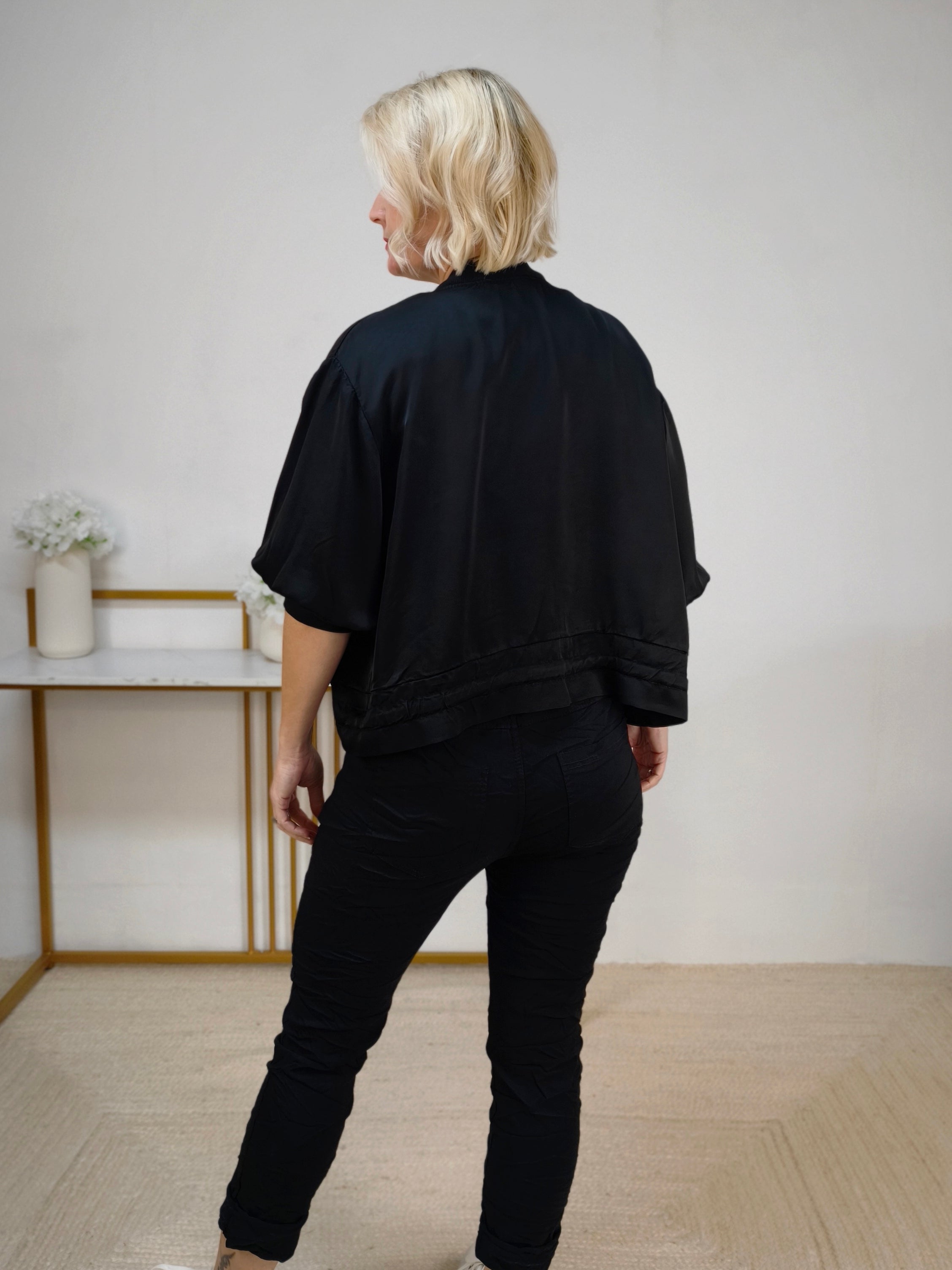 Leichte Kurzjacke im Blouson Style Schwarz (36-42/44)