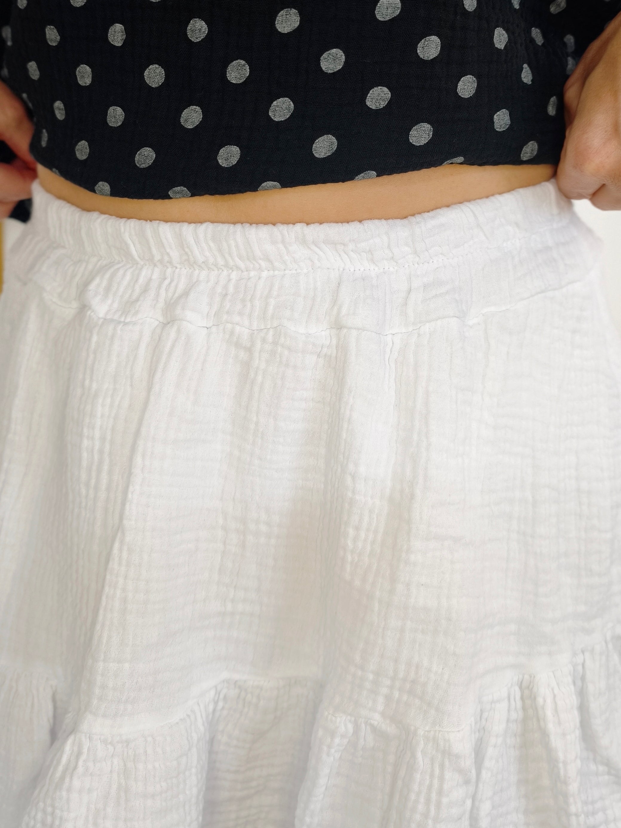 Hosenrock/Shorts in Weiss (36-42)