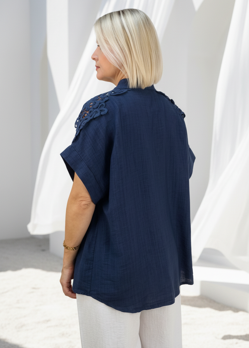 Kurzarm Spitzenbluse in Dunkelblau (38-42/44)