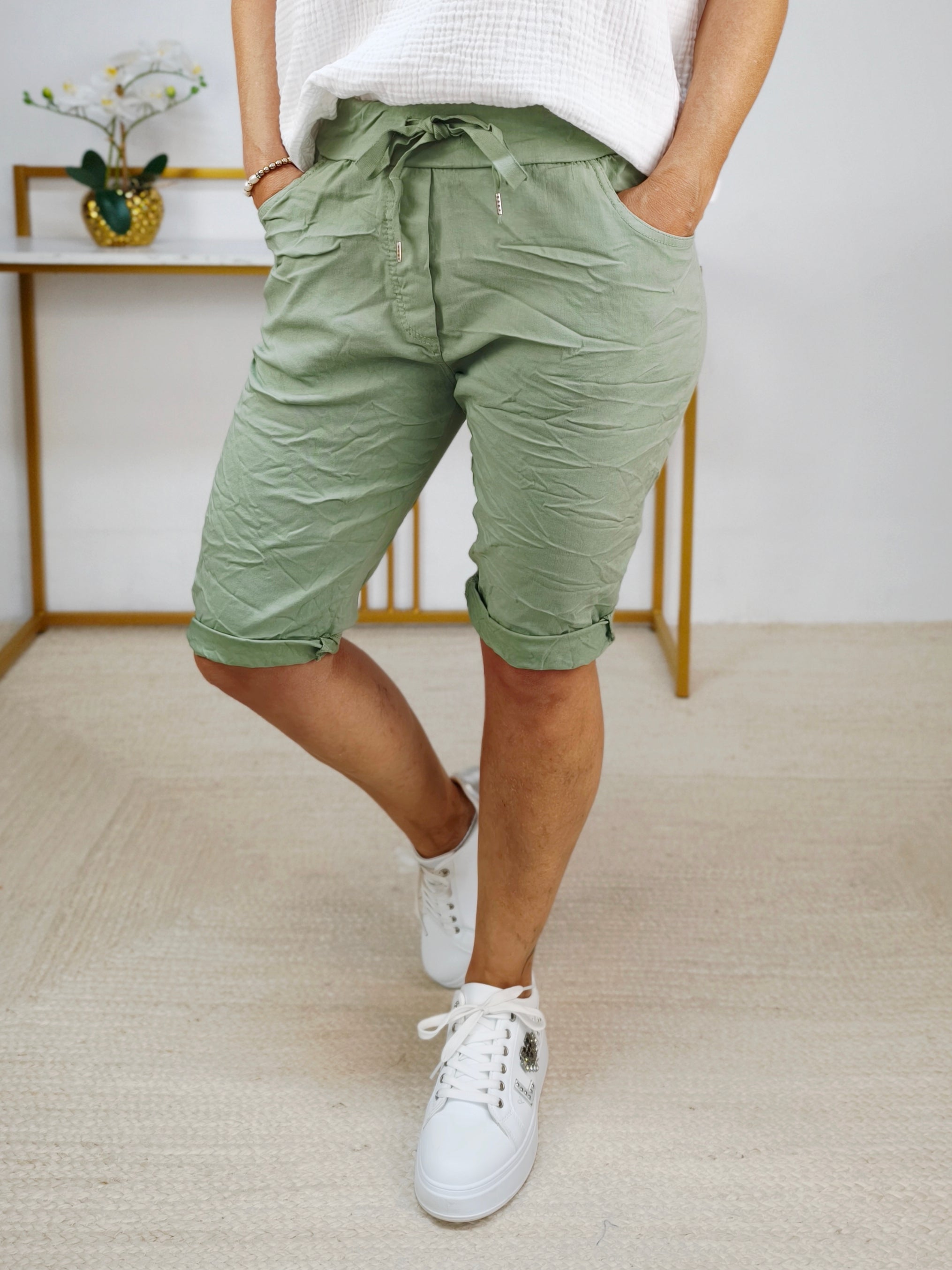 Elastische Shorts in Khaki (38-44)