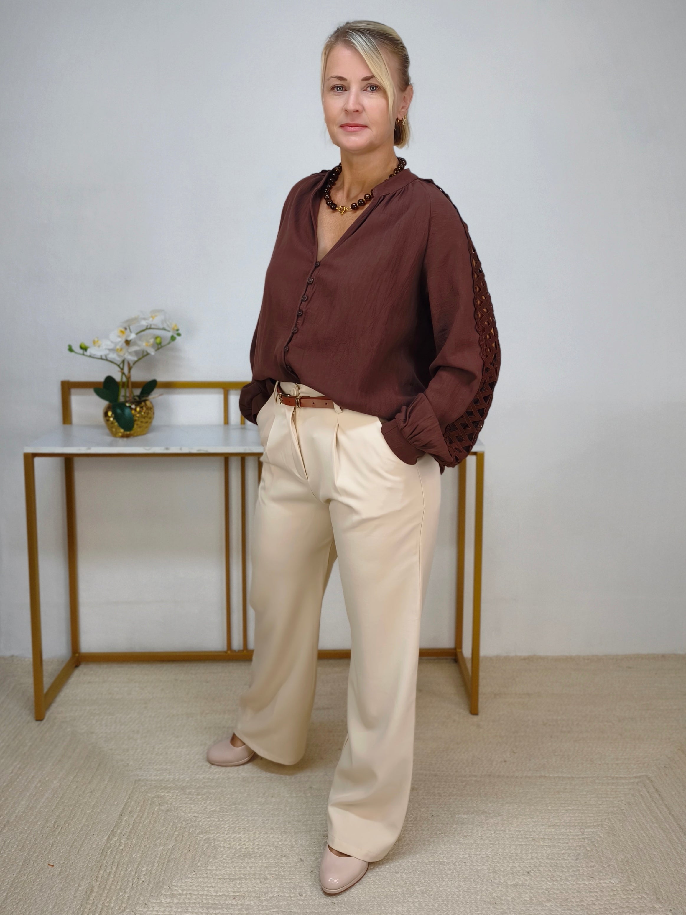 Fliessende Bluse "Jolie" mit Spitzeneinsätzen dunkelbraun (38/40, 42, 44)