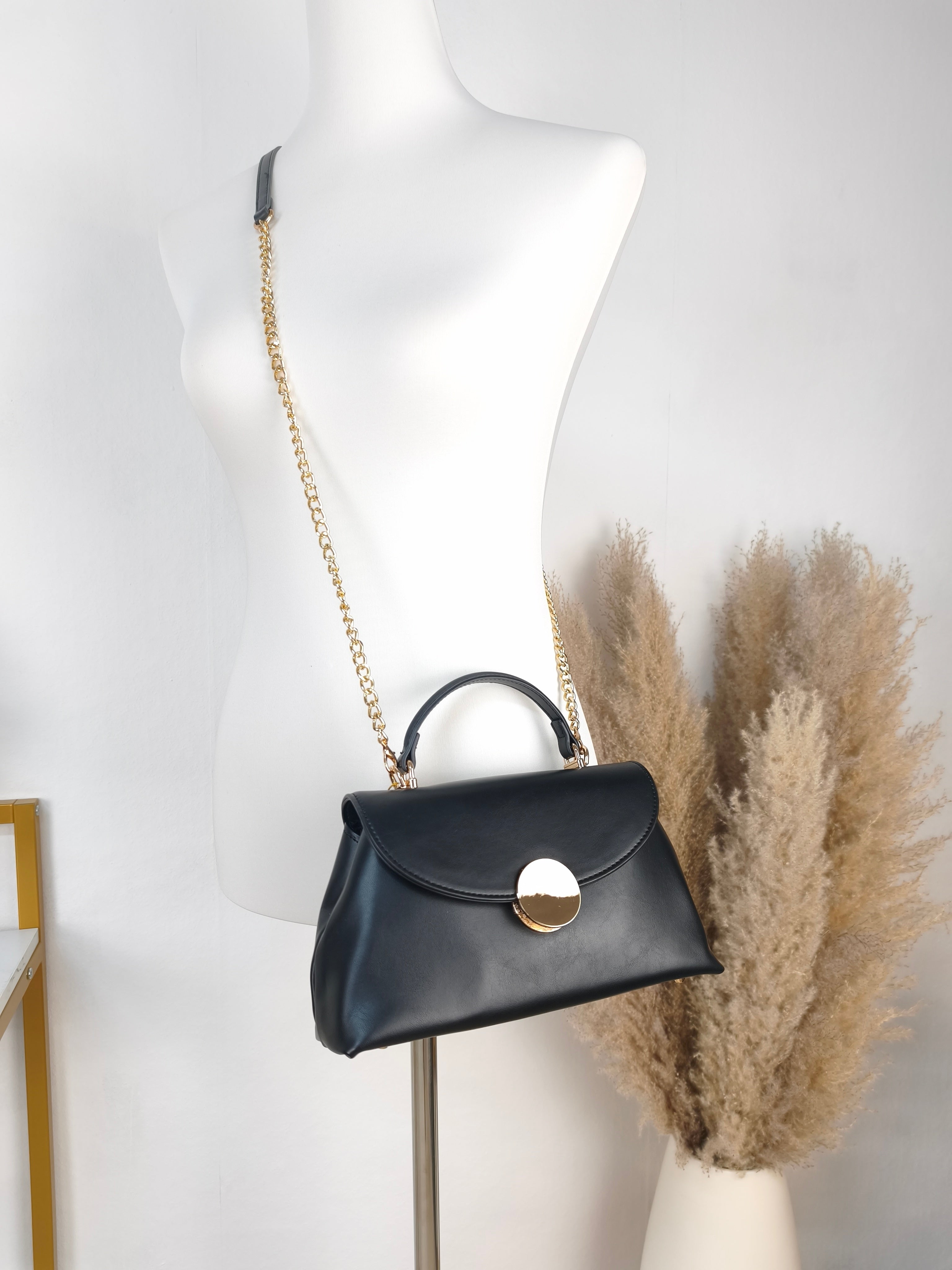 Handliche Handtasche in Schwarz