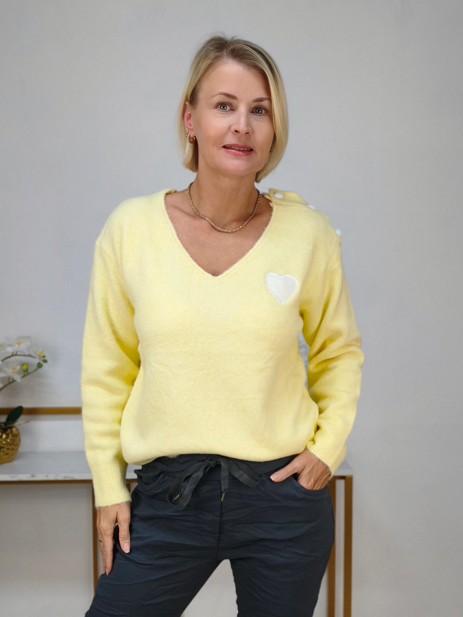 Weicher Strickpullover mit Herzchen in buttergelb (36-42)