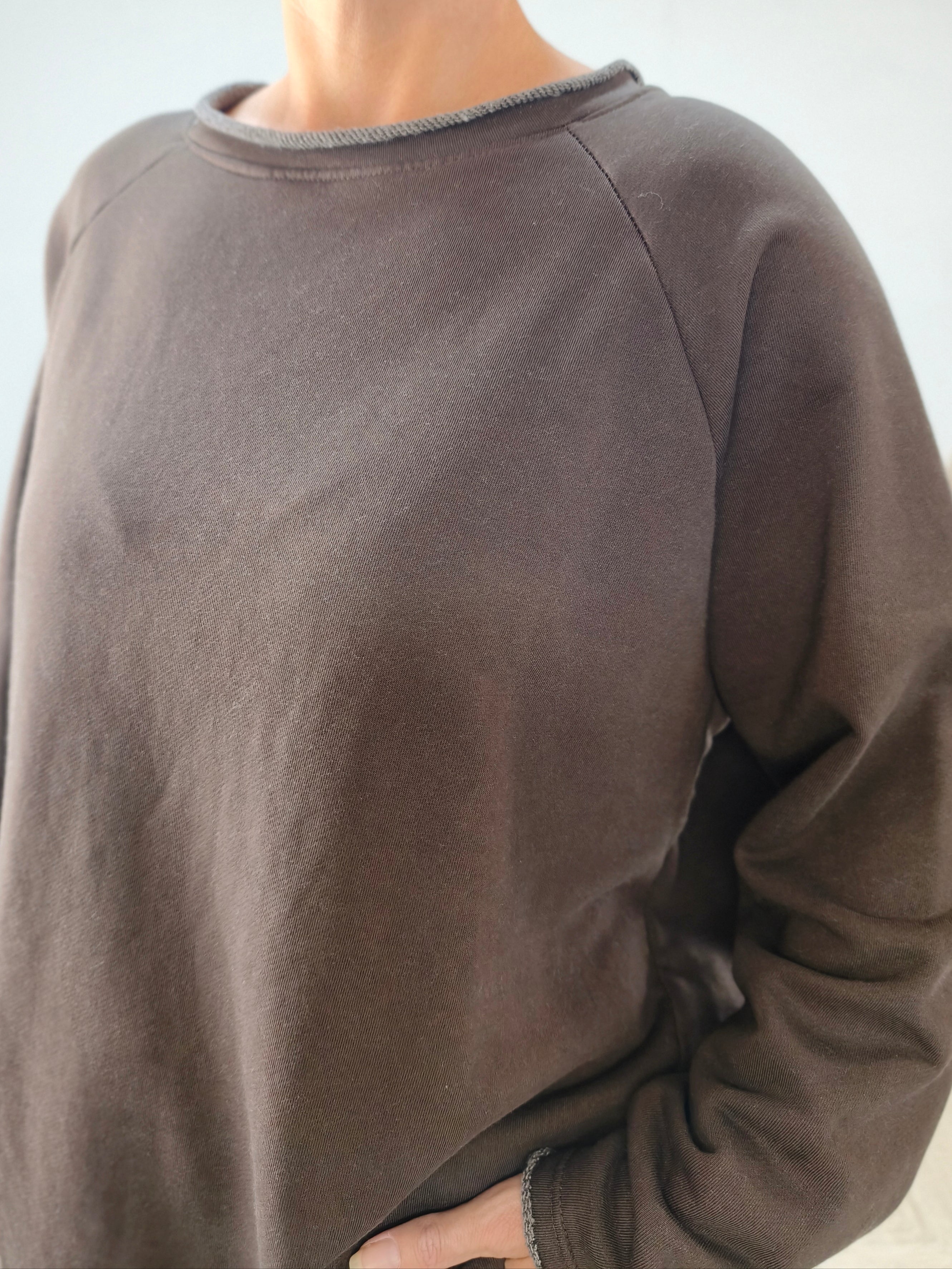 Einfarbiges Sweatshirt aus Baumwolle coffee (40-44)
