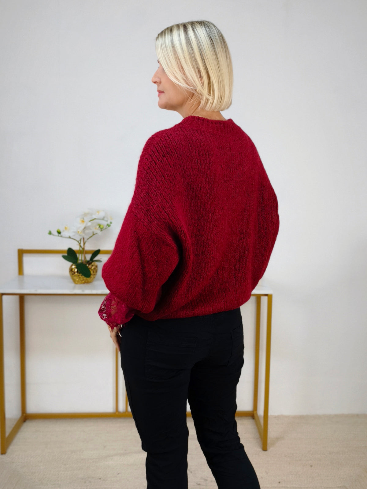 Kuschelpullover mit Spitzenärmel in Burgundy (38-42/44)