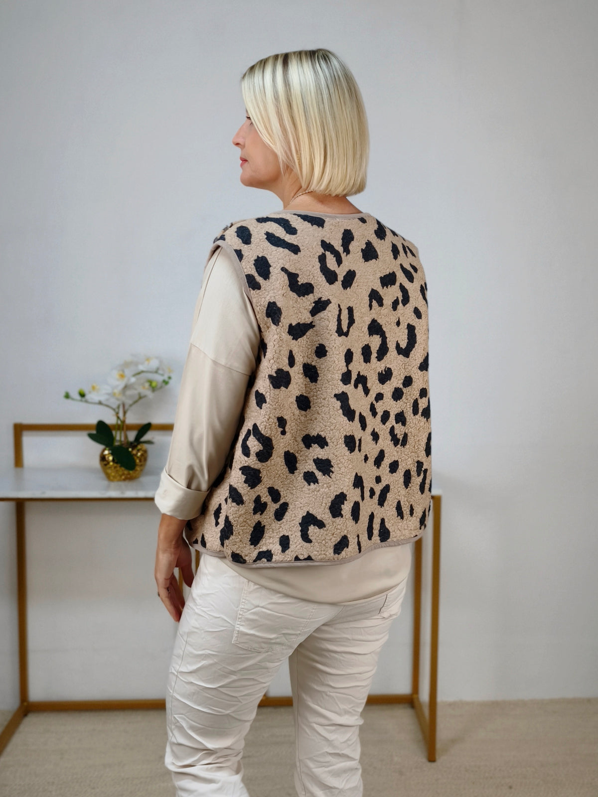 Beige Weste mit schwarzer Leo Musterung (36-42)
